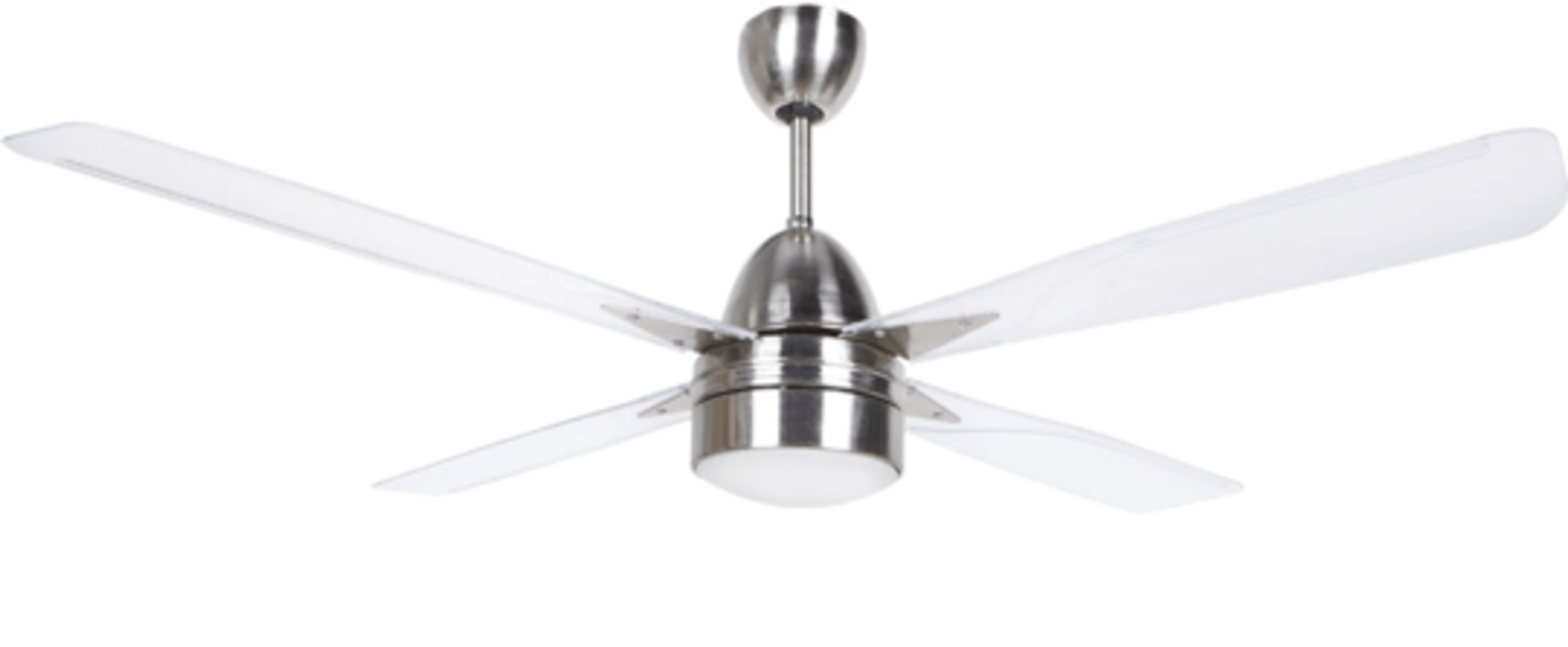 Un ventilatore da soffitto argentato e bianco con quattro pale, su sfondo bianco.