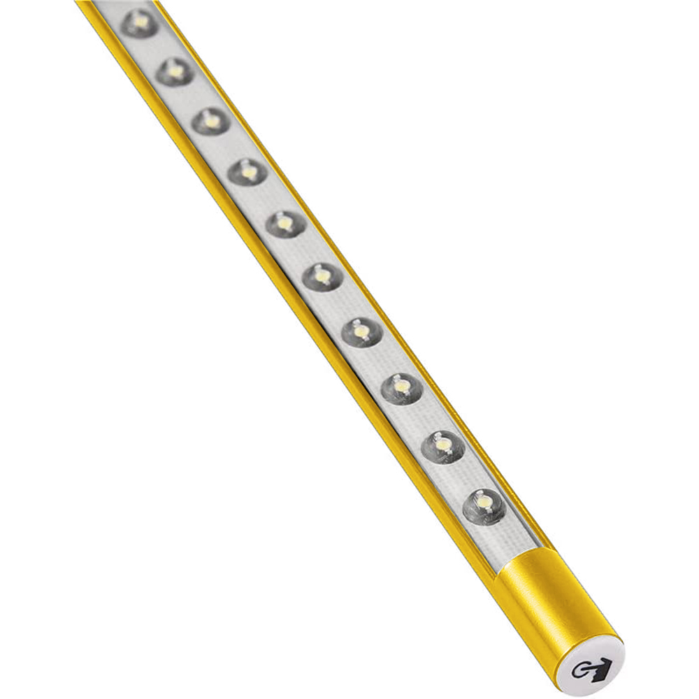 Ein gelber LED-Lichtstreifen mit mehreren kleinen Lichtern, vor weißem Hintergrund.
