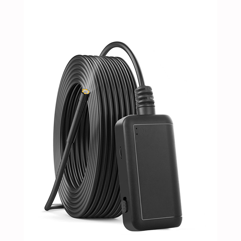 Eine schwarze Endoskopkamera mit flexiblem Kabel und rechteckiger Steuereinheit auf weißem Hintergrund.