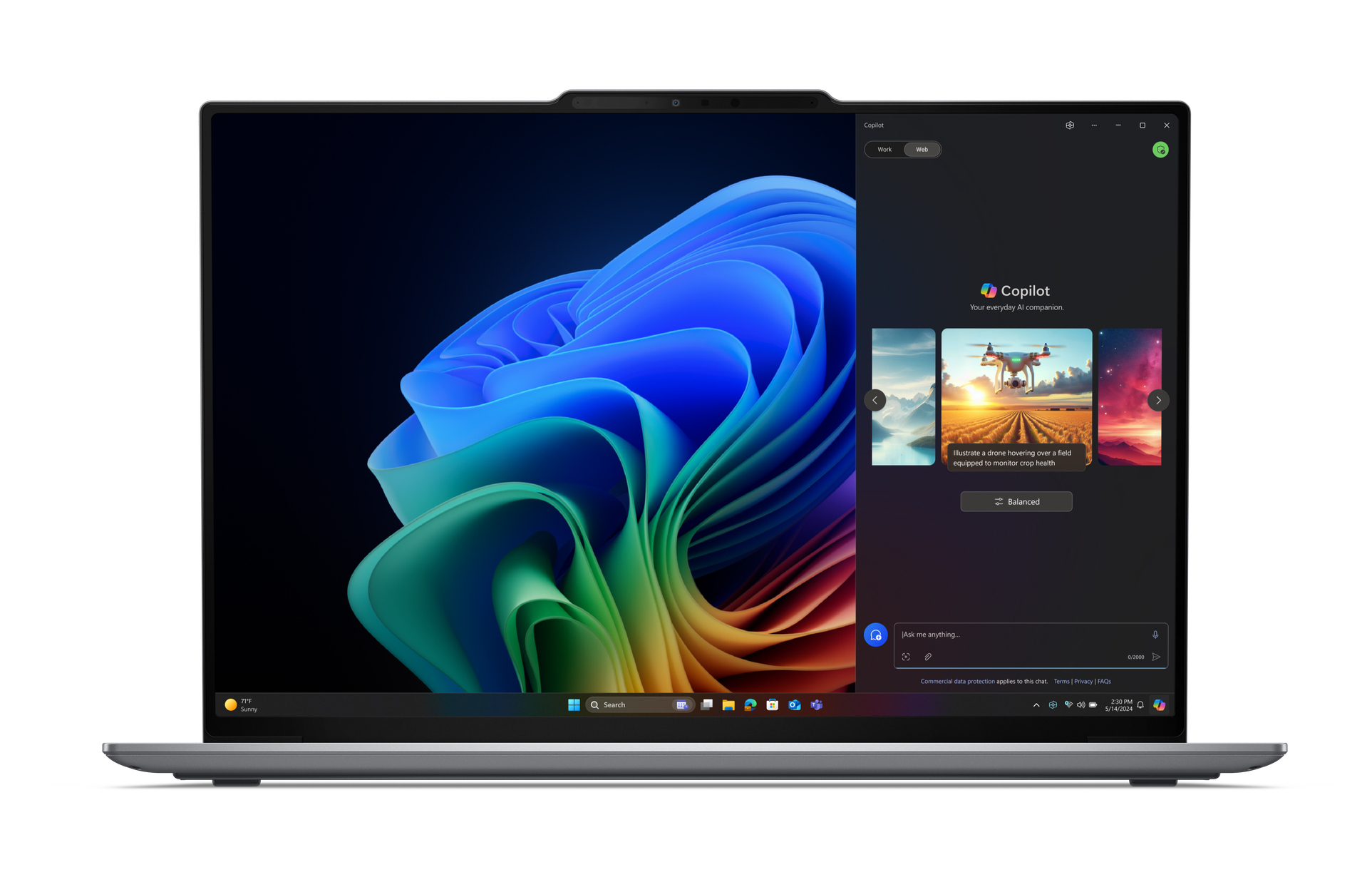 Laptop che mostra l'interfaccia Copilot con immagini di droni.