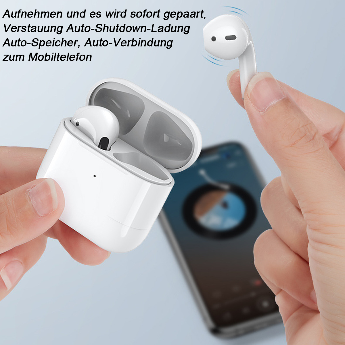 Weiße kabellose Ohrhörer und Ladecase. Eine Person hält die Ohrhörer in der Nähe eines Musik abspielenden Telefons.