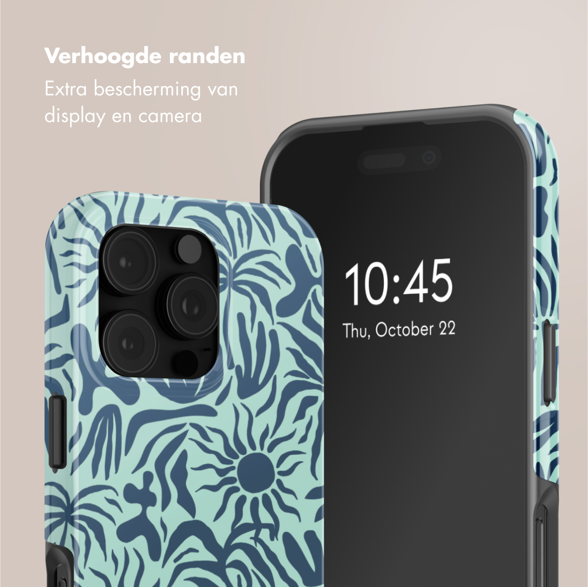 Een telefoon met een patroonhoes die tijd en datum weergeeft, met een bijpassende hoes op de achtergrond.