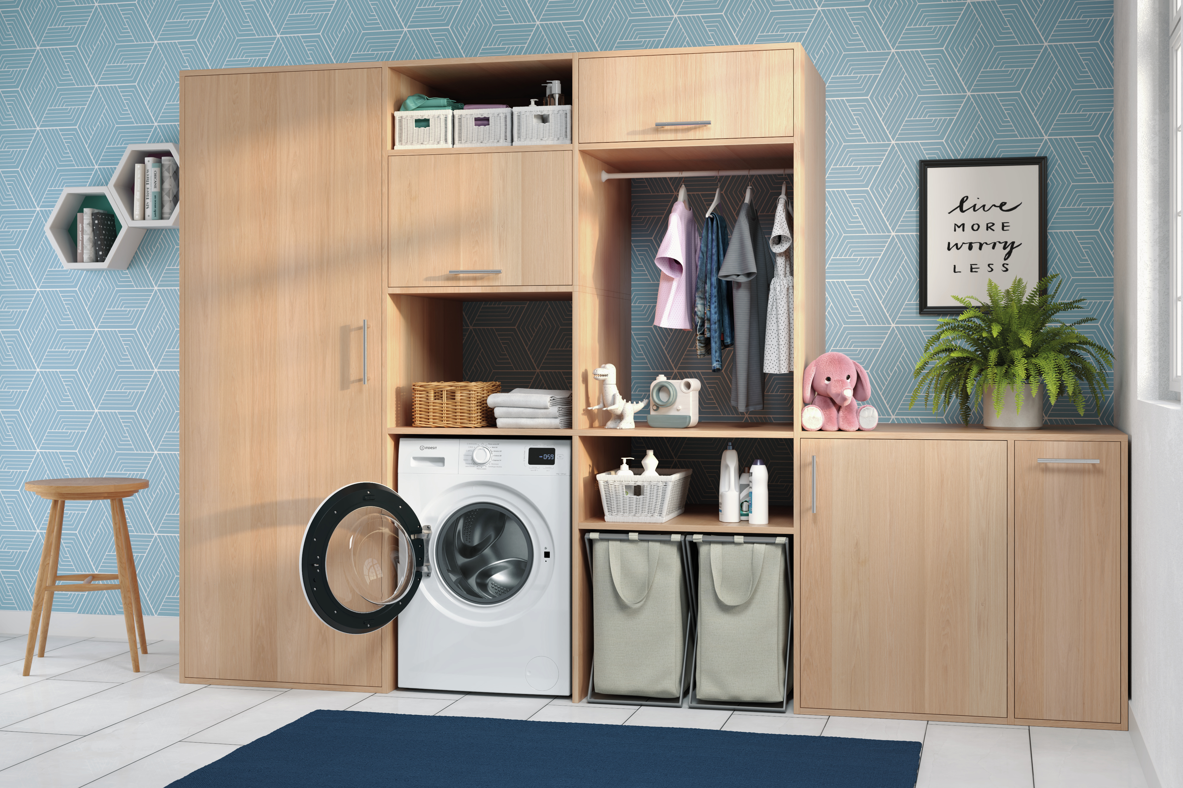 Lavanderia con mobili in legno chiaro, lavatrice e tappeto blu. Include cesti, piante e decorazioni.