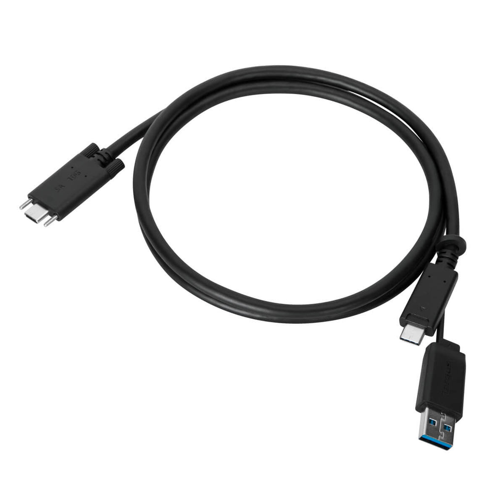 Un cavo USB nero su sfondo bianco. Ha un connettore USB-C e USB-A.