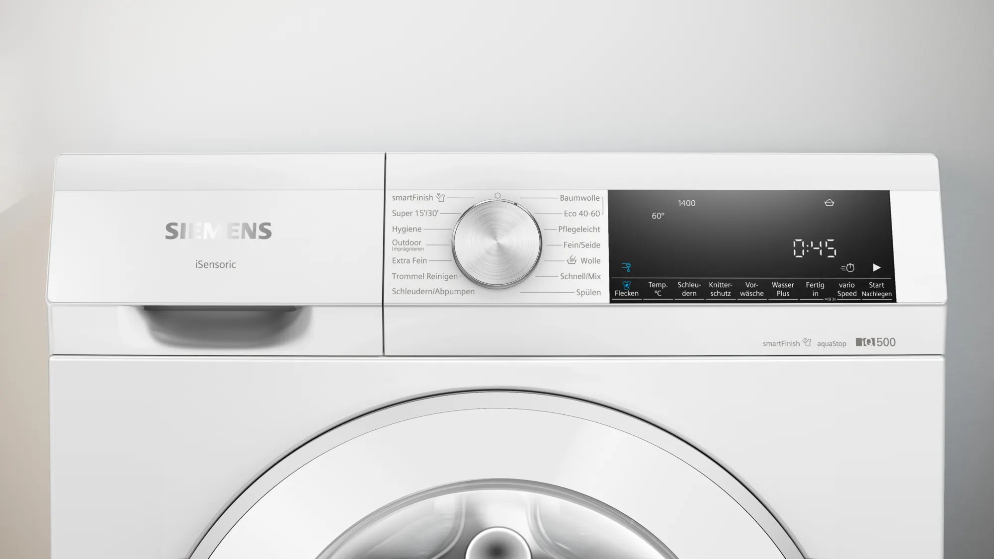 Nahaufnahme des Bedienfelds einer weißen Waschmaschine mit Display und Knöpfen.