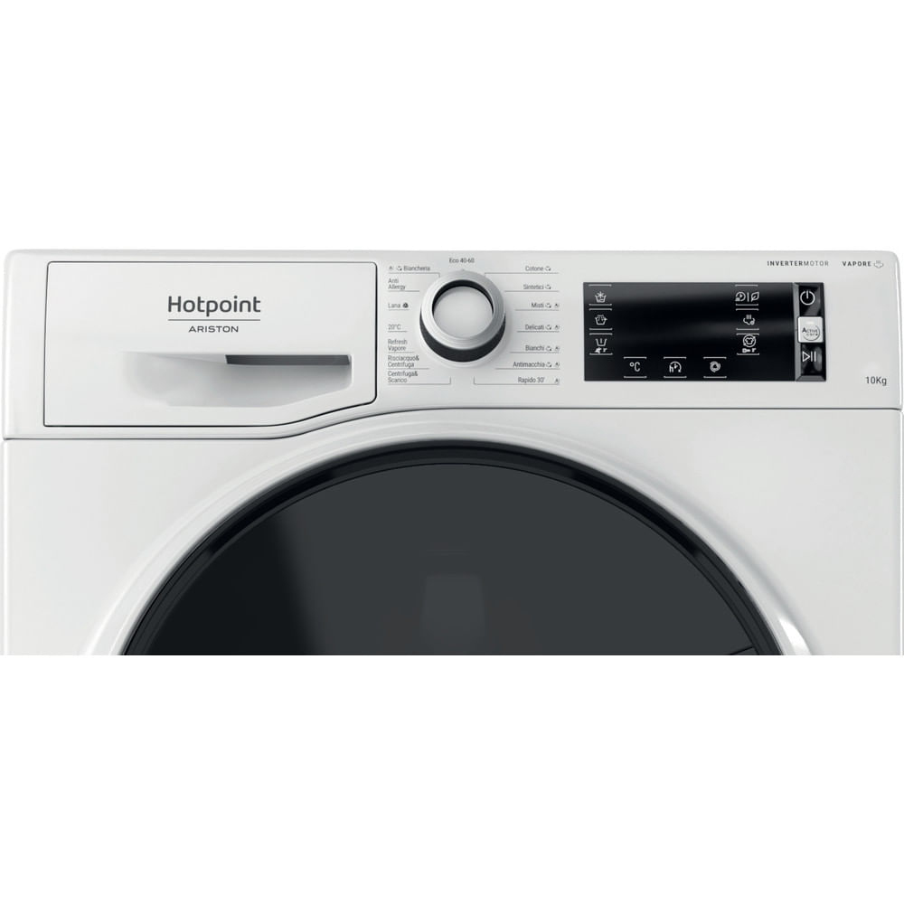 Primo piano della parte superiore di una lavatrice Hotpoint bianca. Pannello di controllo e impostazioni visibili.