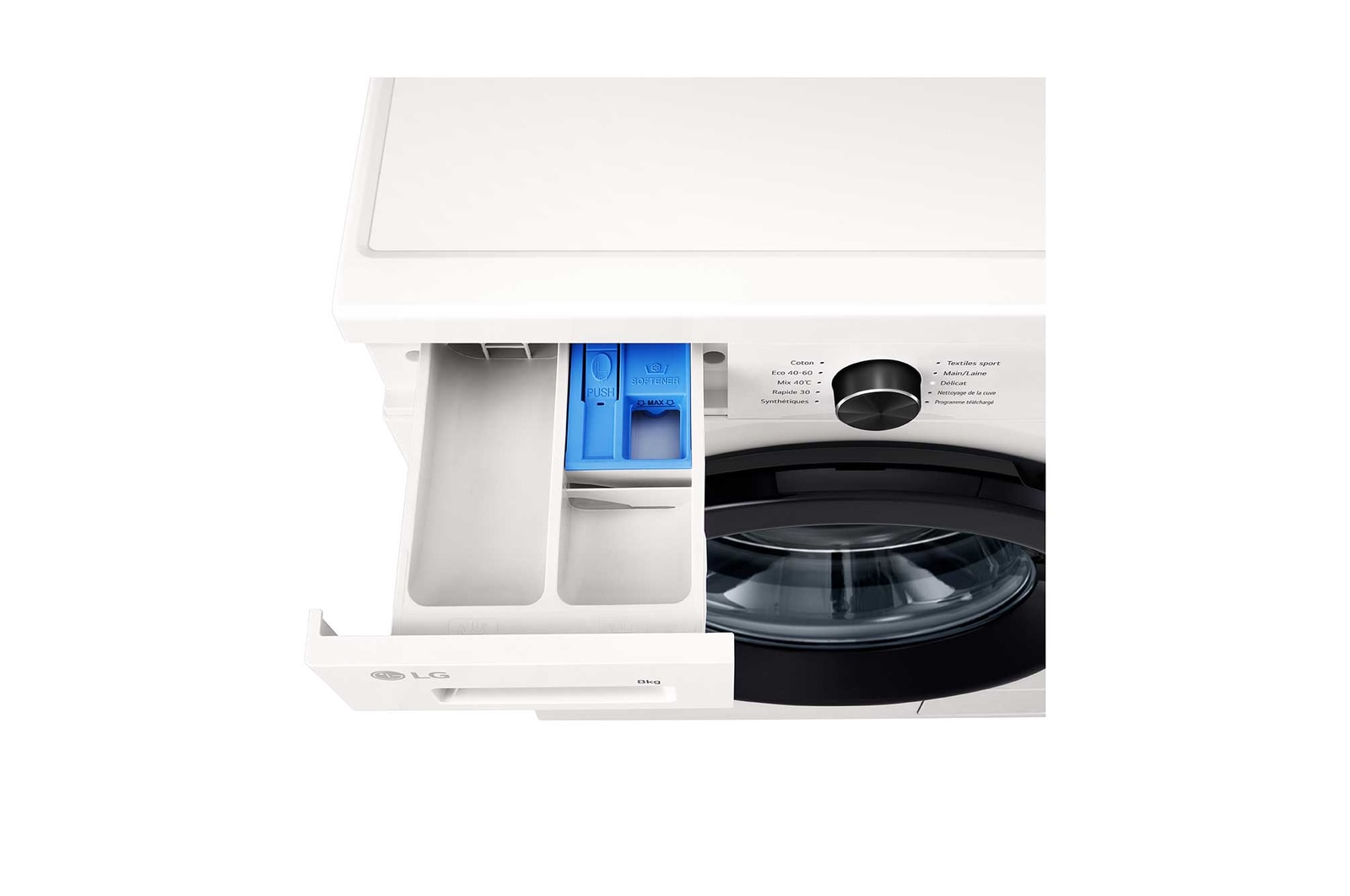 Lavatrice bianca con cassetto detersivo aperto. Detersivo blu visibile. Sfondo bianco.