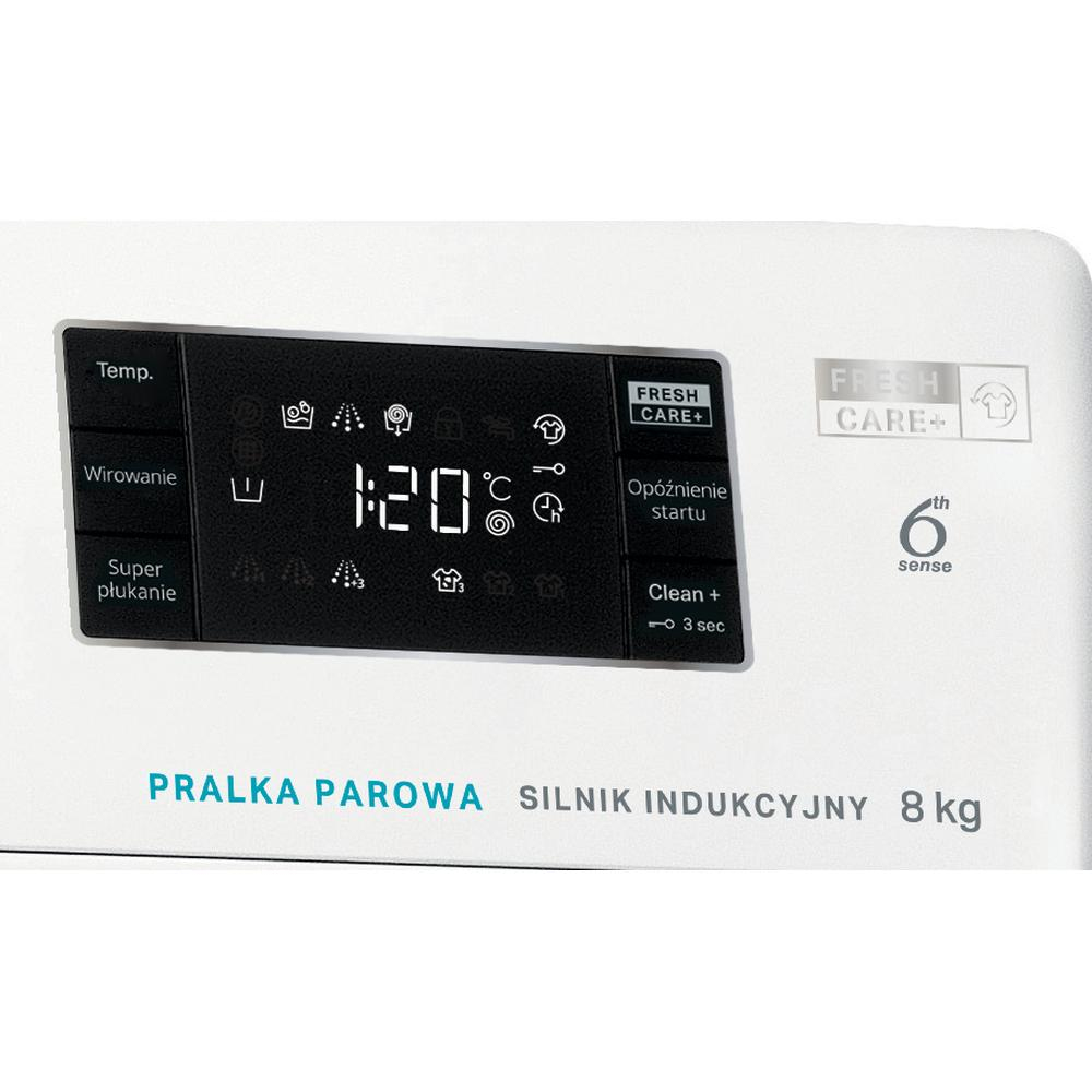 Zbliżenie panelu sterowania pralki wyświetlającego ustawienia i timer.