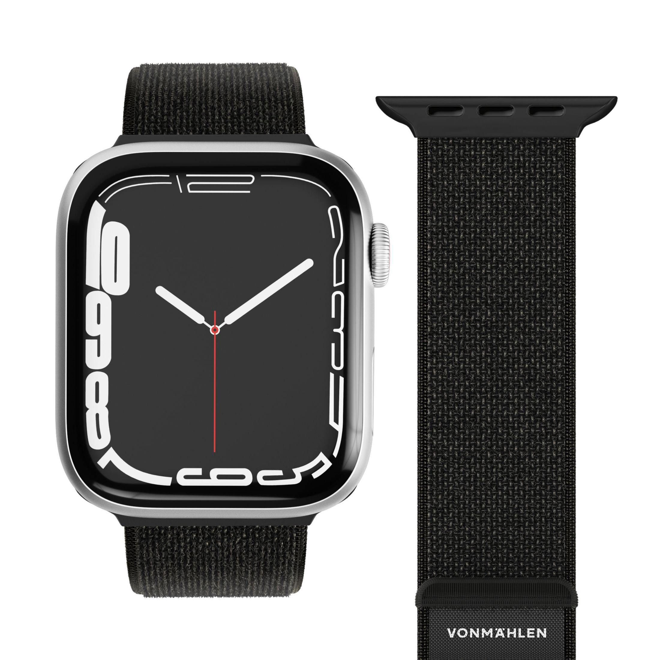 Apple Watch z czarnym ekranem i czarnym paskiem oraz dodatkowym paskiem, oba z logo VonMahlern.