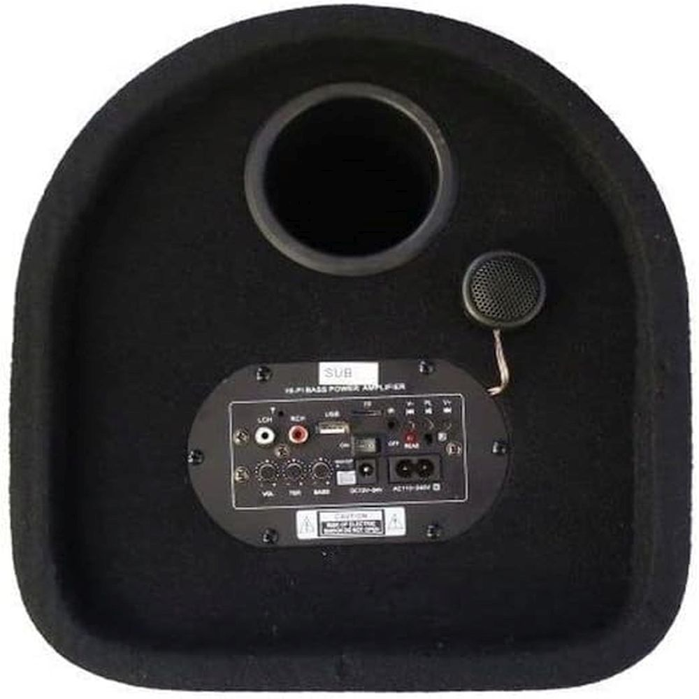 Un subwoofer nero con diversi ingressi e controlli, in un alloggiamento scuro.