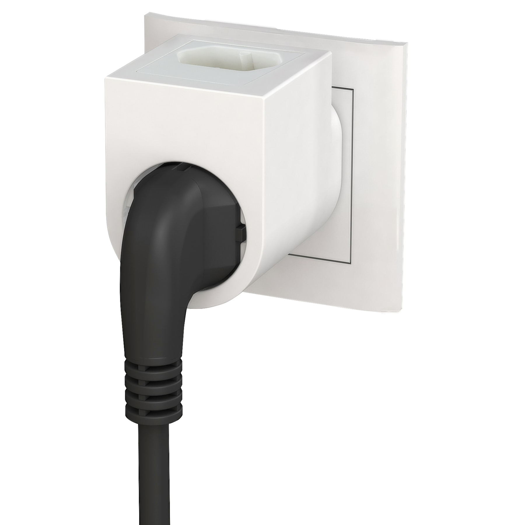 Adattatore per presa bianco con cavo di alimentazione nero collegato. Sfondo bianco.