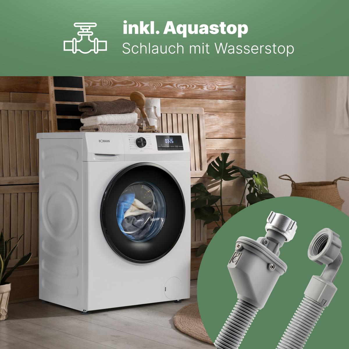 Eine Waschmaschine mit Schlauch und Aquastop. Einige Handtücher sind im hölzernen Hintergrund gestapelt.