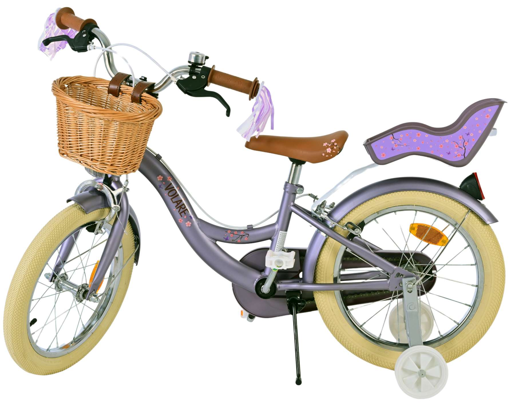 Lila Kinderfahrrad mit Korb, braunem Sitz und Stützrädern. Weiße Reifen.