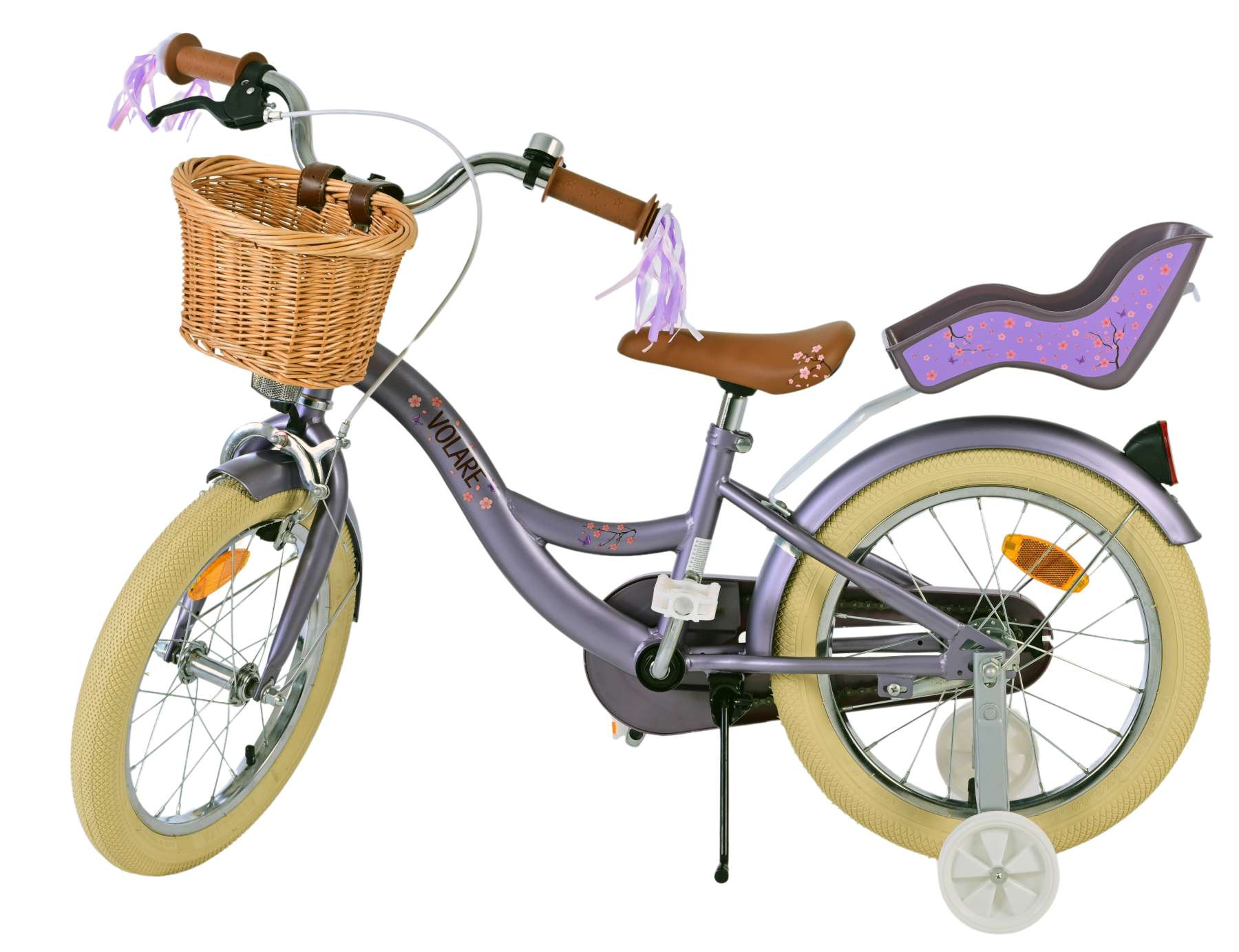 Ein lila Kinderfahrrad mit Korb, Stützrädern und Sitz für einen Beifahrer.