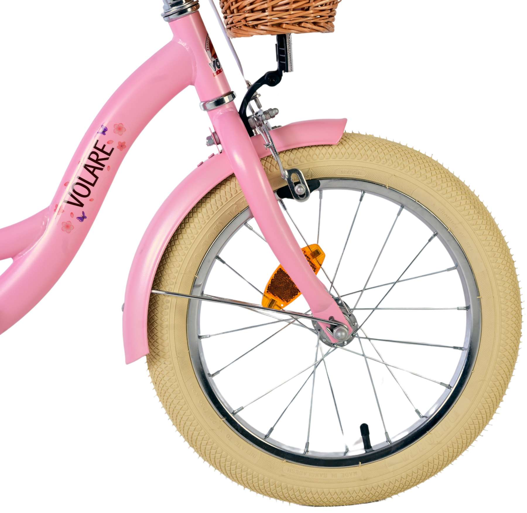 Rosa Fahrradvorderrad mit rosa Rahmen, Korb und Volare-Text.