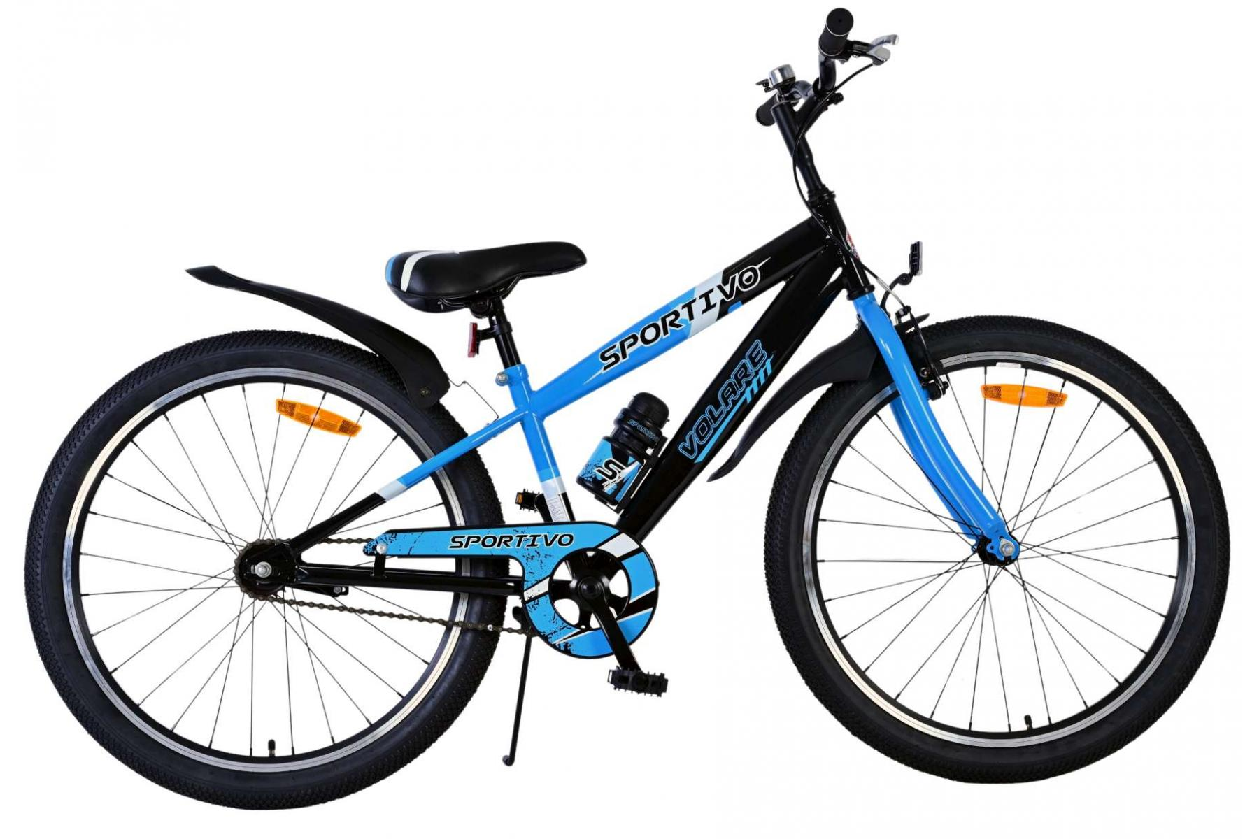 Schwarz-blaues Fahrrad mit Trinkflaschenhalter. Es hat schwarze Reifen und einen blauen Rahmen.