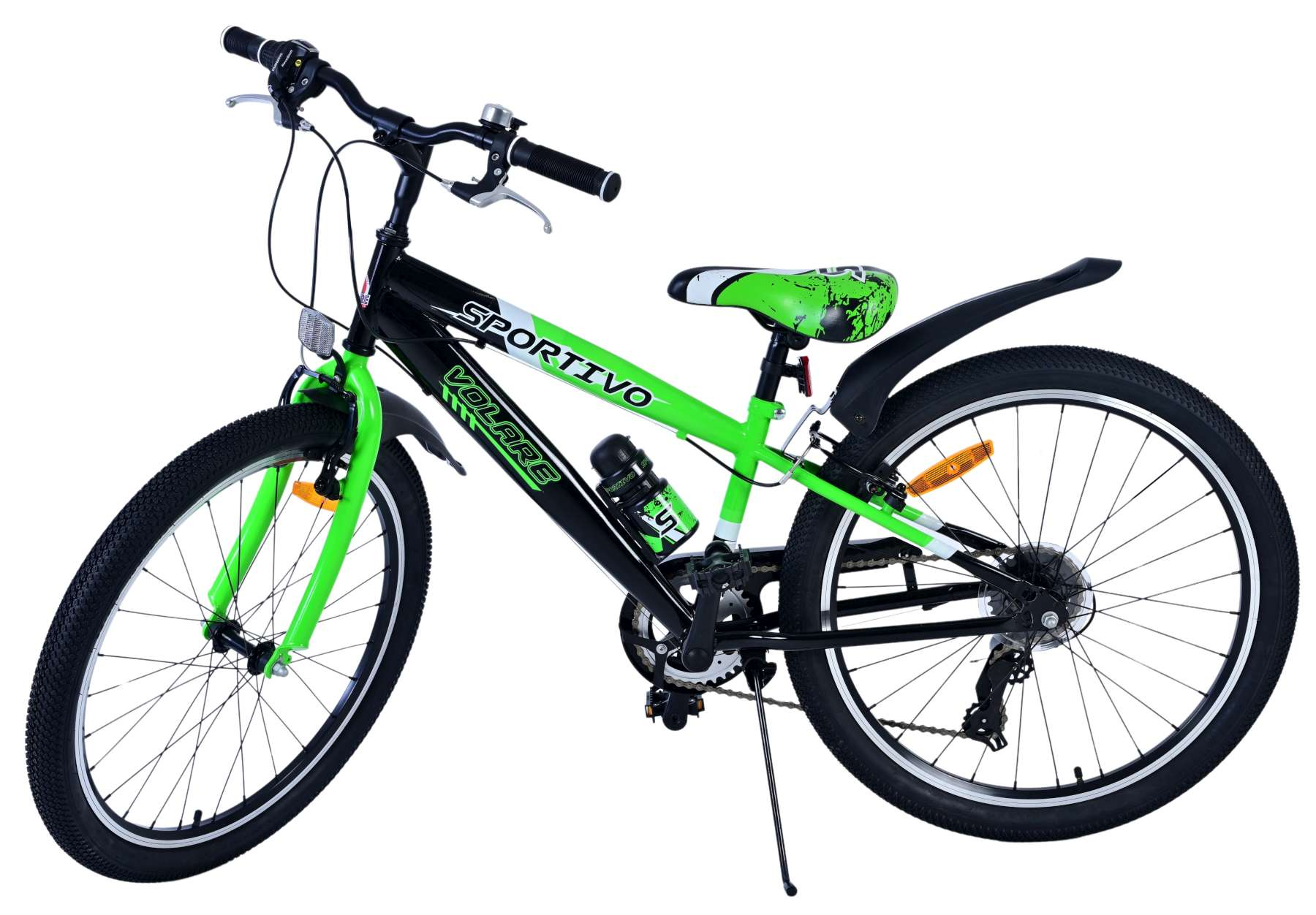 Grünes und schwarzes Kinderfahrrad mit Trinkflaschenhalter und grünem Sitz auf weißem Hintergrund.