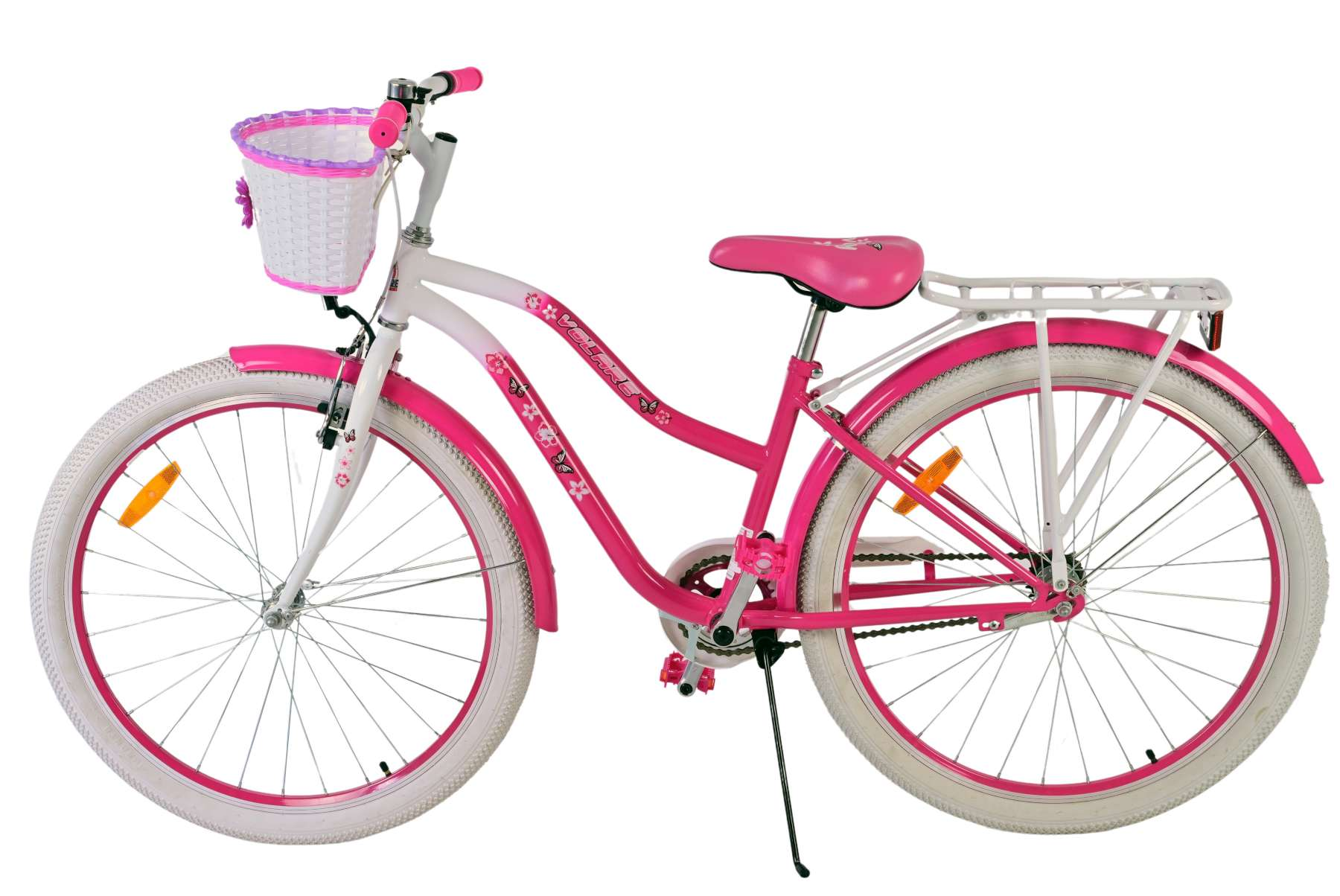 Pinkes Fahrrad mit weißen Reifen und Korb. Es ist ein Kinderfahrrad.
