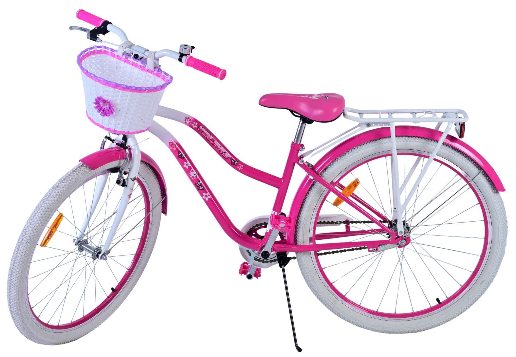 Rosa Fahrrad mit Korb und weißen Reifen.