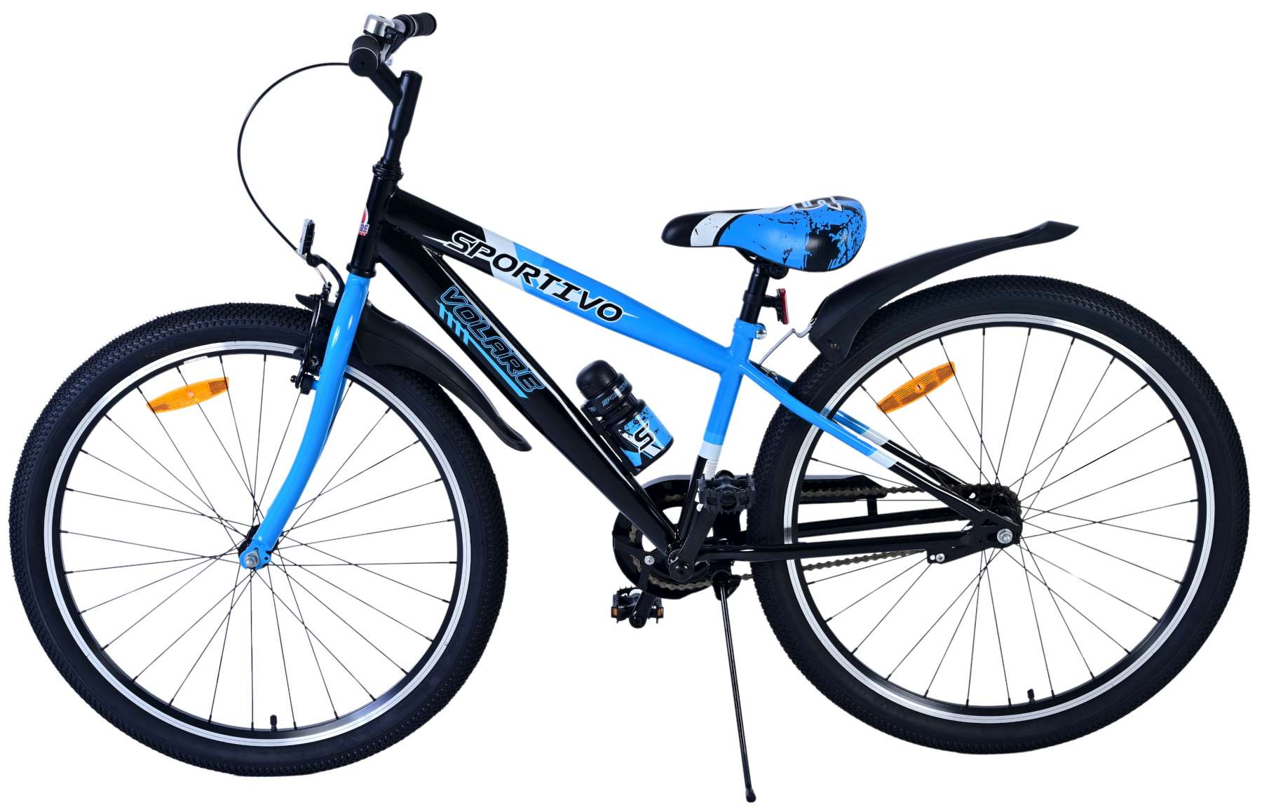 Ein schwarz-blaues Mountainbike auf weißem Hintergrund.