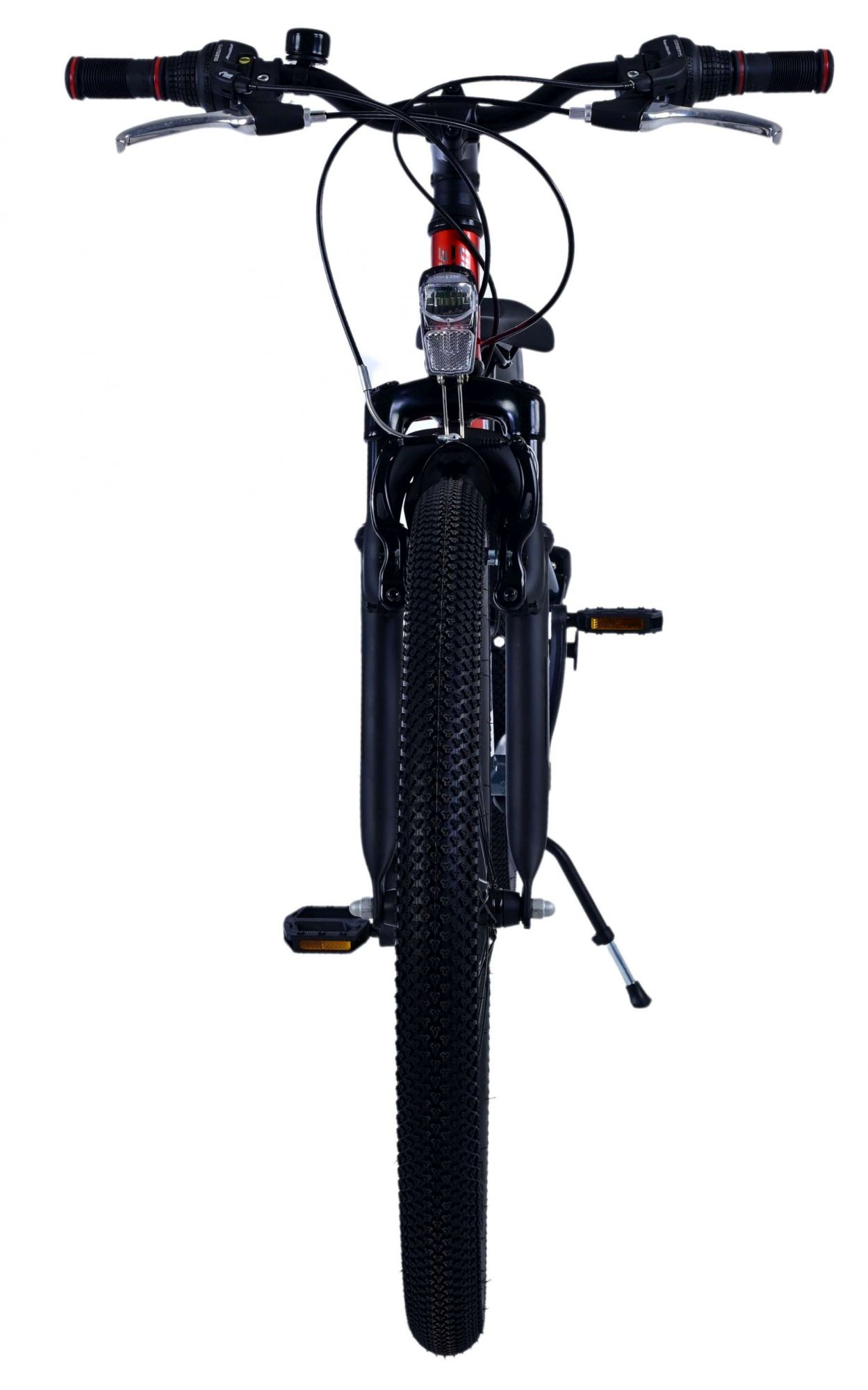 Ein schwarzes Fahrrad von vorne gesehen, Reifen zum Betrachter zeigend.