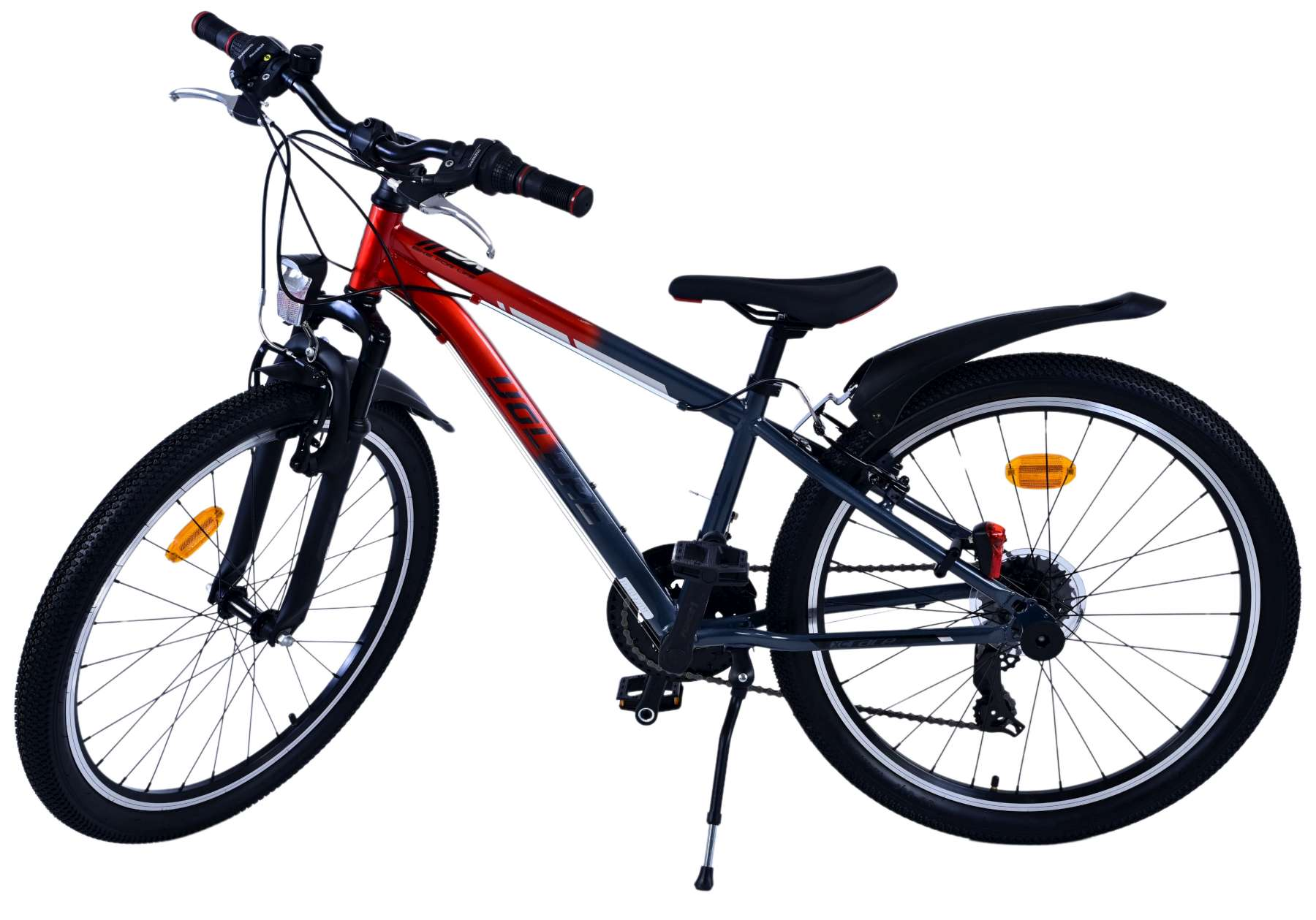 Ein rot-schwarzes Fahrrad auf weißem Hintergrund. Das Fahrrad hat schwarze Reifen.