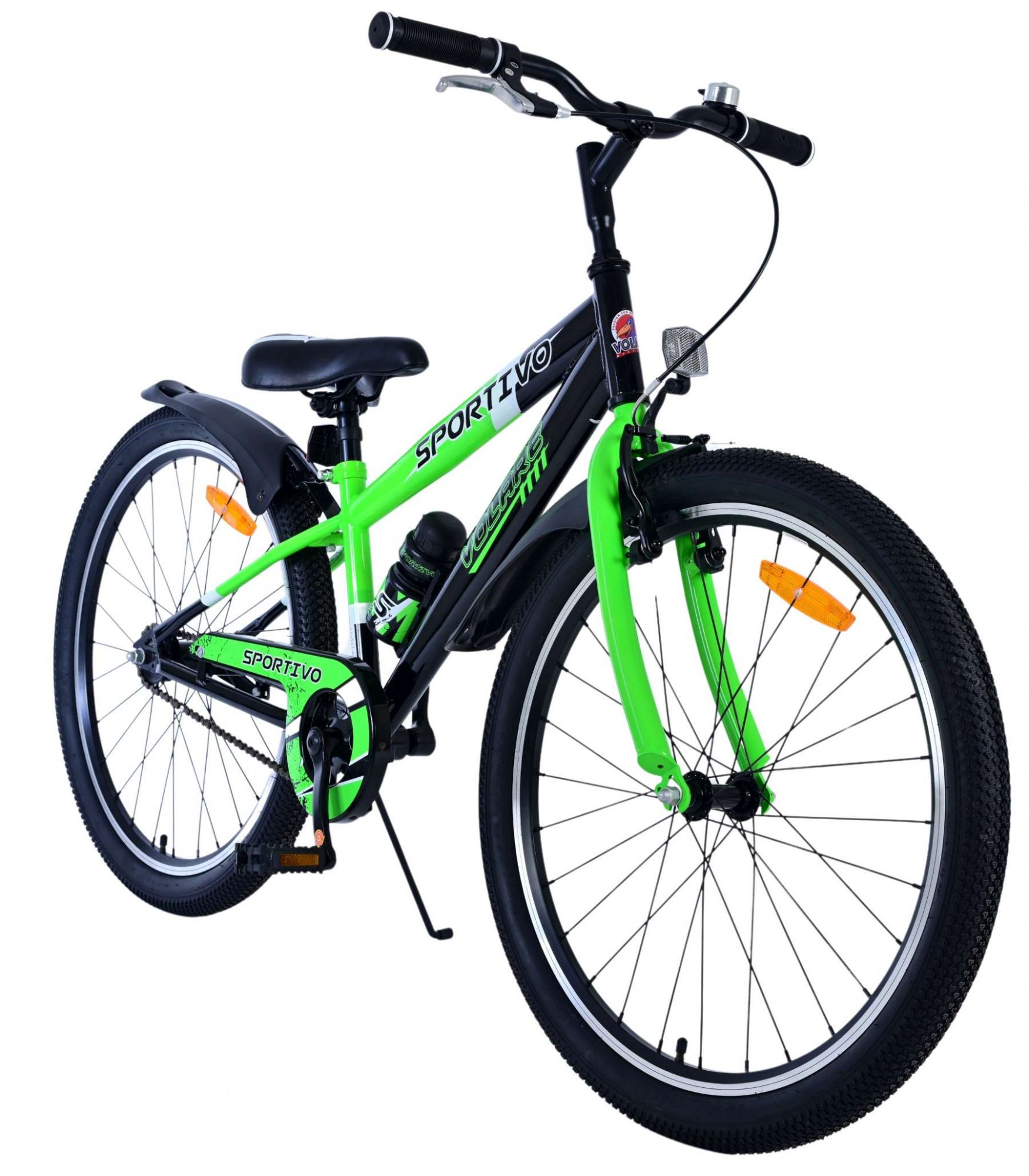 Grünes und schwarzes Sportivo Volare Fahrrad. Schwarze Reifen und grüne Akzente. Weißer Hintergrund.