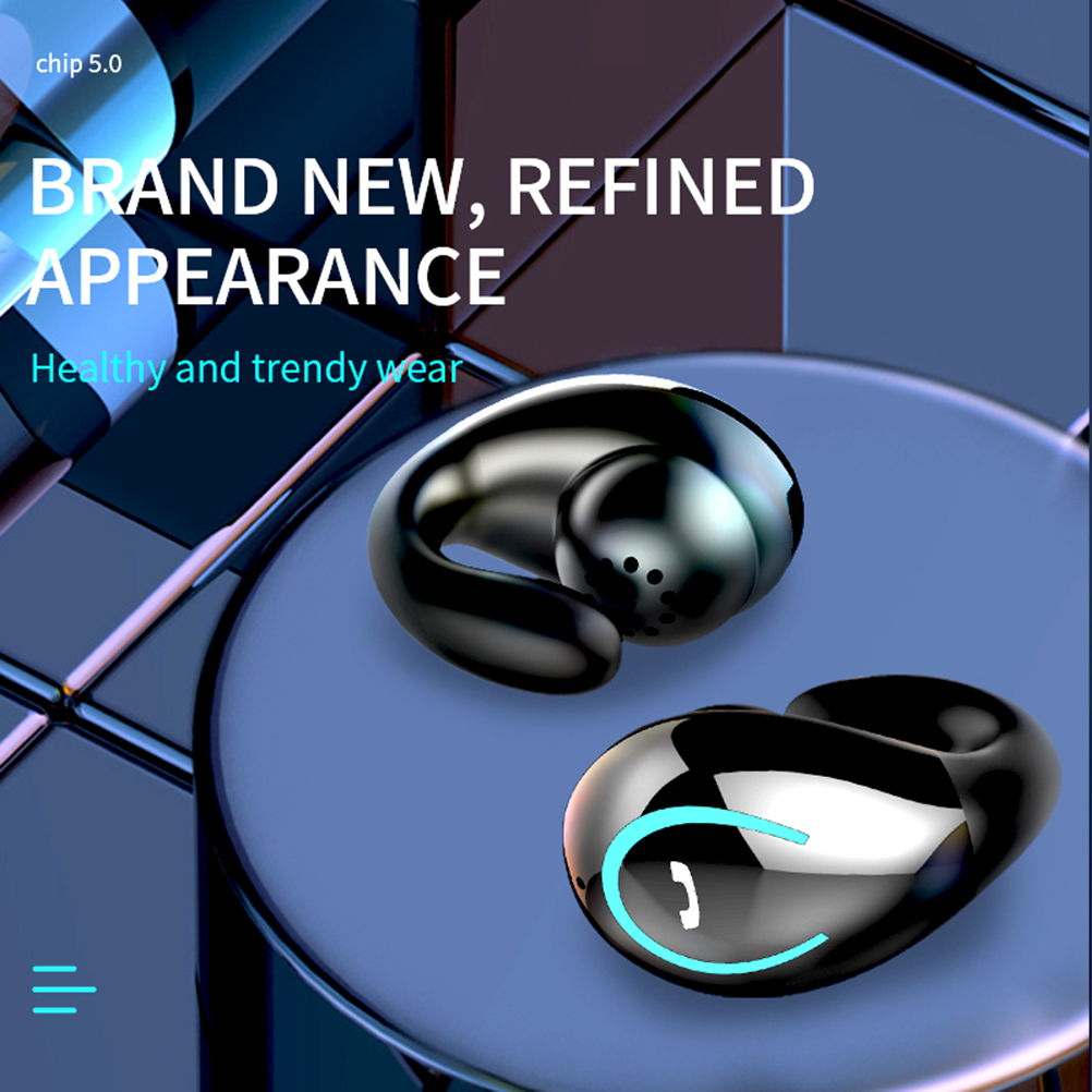 Paar schwarze kabellose Ohrhörer auf blauer, reflektierender Oberfläche mit Textüberlagerung.