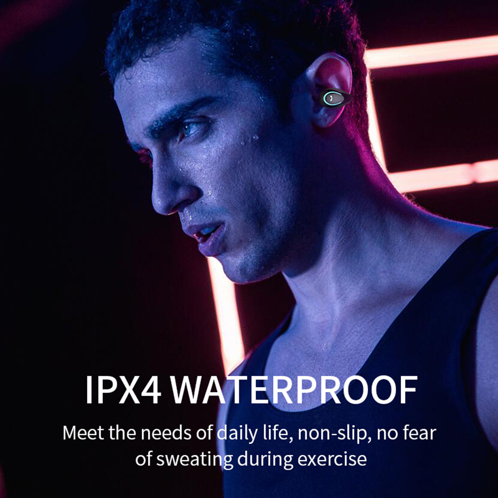 Ein Mann mit Ohrhörer, mit dem Text 'IPX4 WASSERDICHT' und anderem Text.