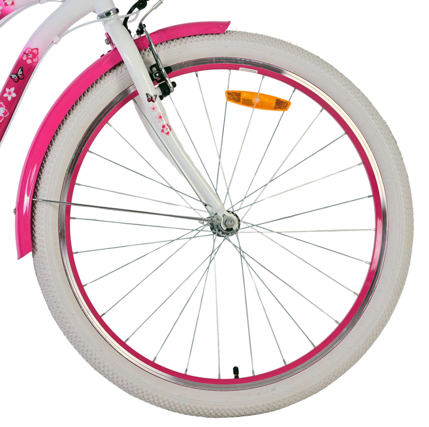 Vorderrad eines Fahrrads mit rosa Akzenten auf einem weißen Felgen und einem rosa Rahmen.