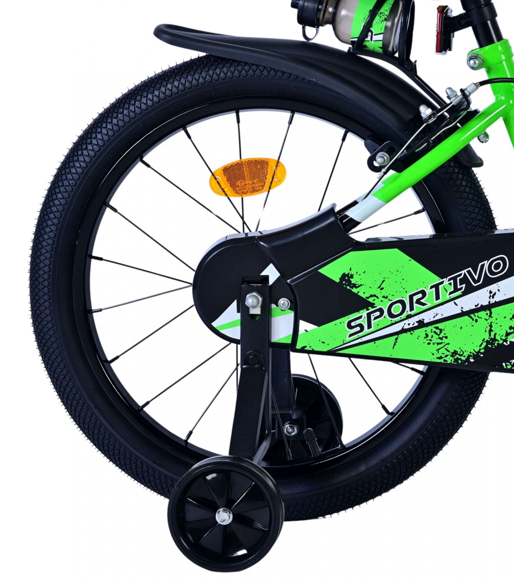 Grünes Kinderfahrrad mit Stützrädern und dem Wort Sportivo.