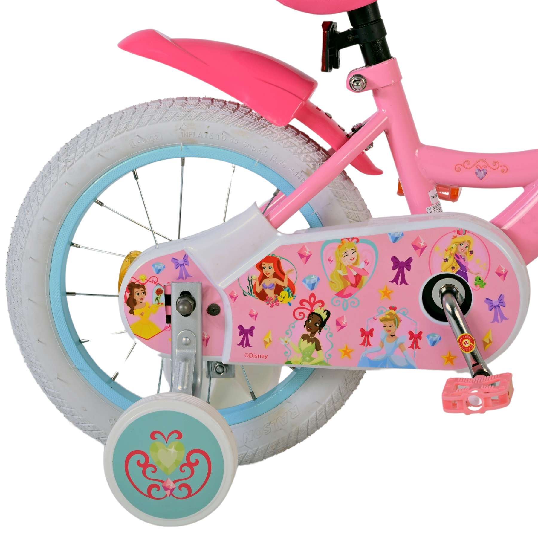 Rosa Fahrrad mit Stützrädern, mit Disney-Prinzessinnen-Grafiken auf der Radabdeckung und dem Rahmen.