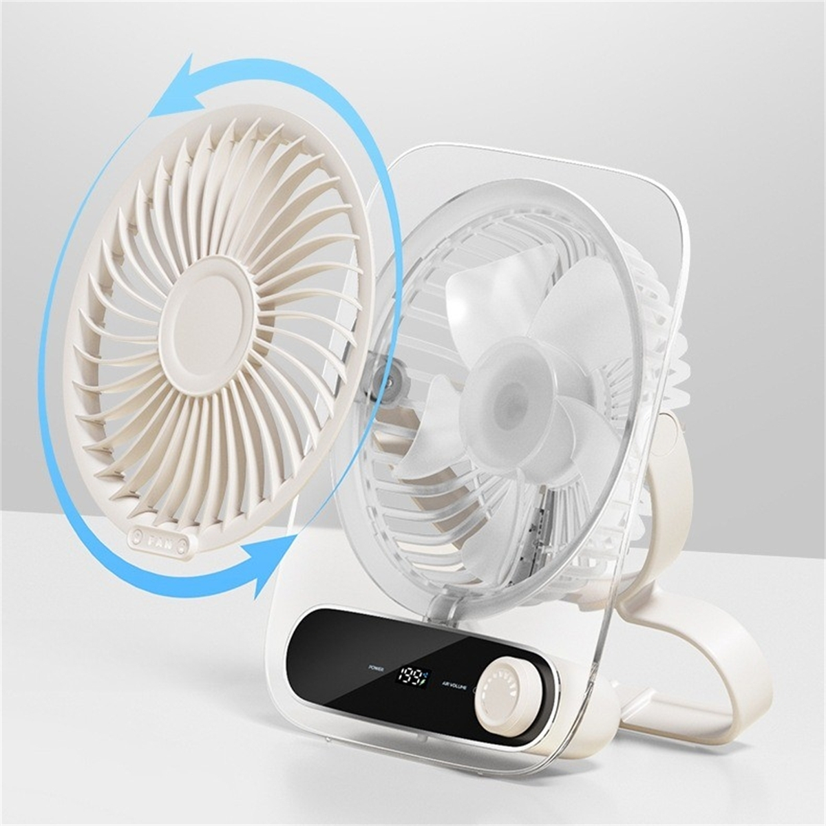 Weißer und beigefarbener Schreibtischventilator mit sich drehenden Blättern, klarer Frontabdeckung und Bedienfeld.