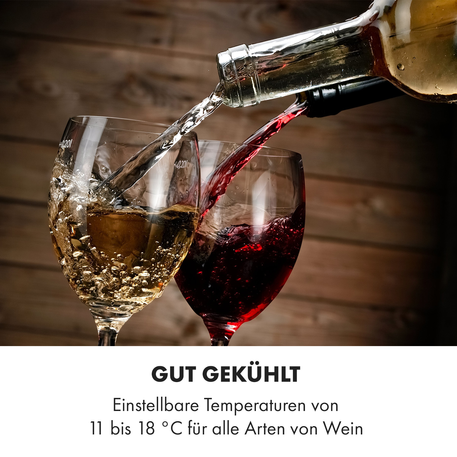 Wein wird in zwei Gläser gegossen. Ein Glas enthält Weißwein, das andere Rotwein.