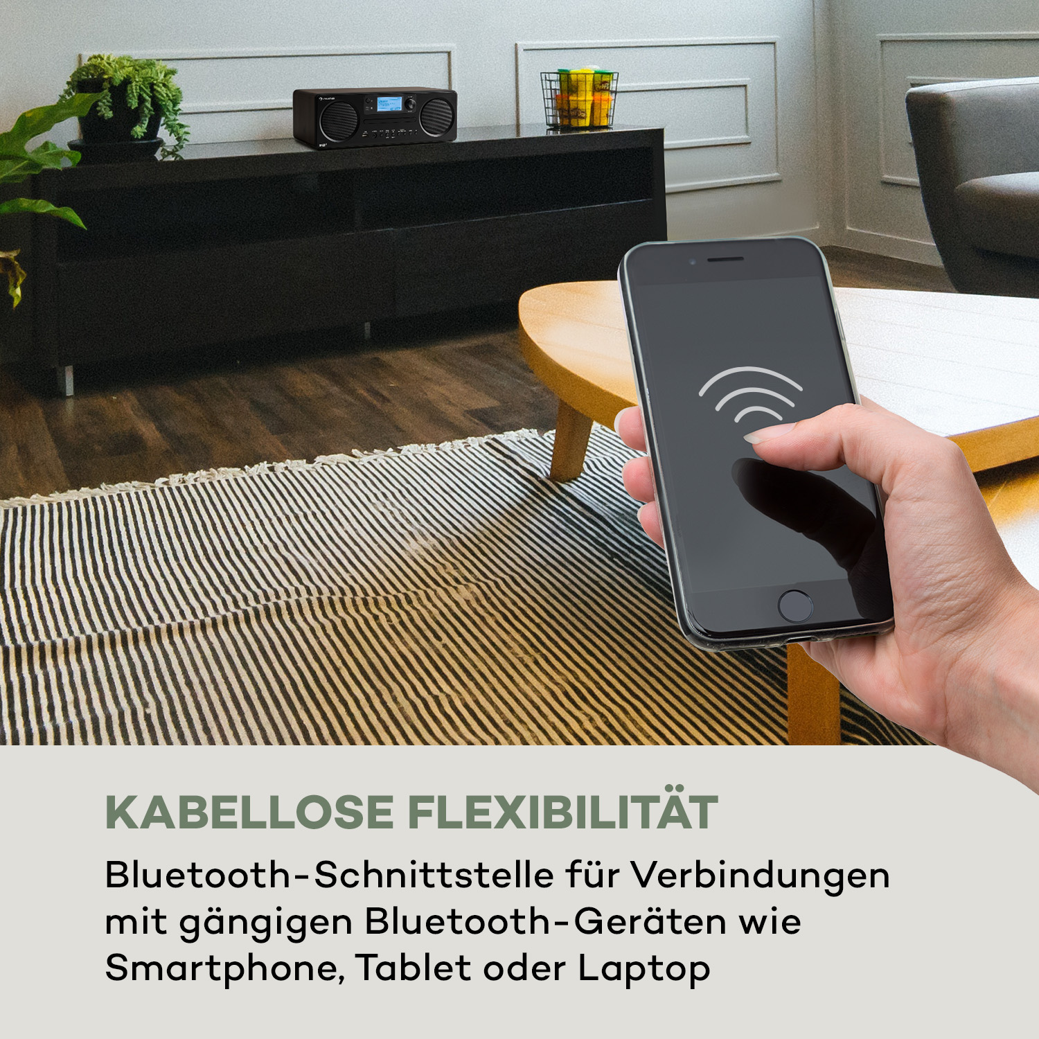 Eine Hand hält ein Smartphone vor einem schwarzen Schrank und einem Teppich, mit Text über Bluetooth.