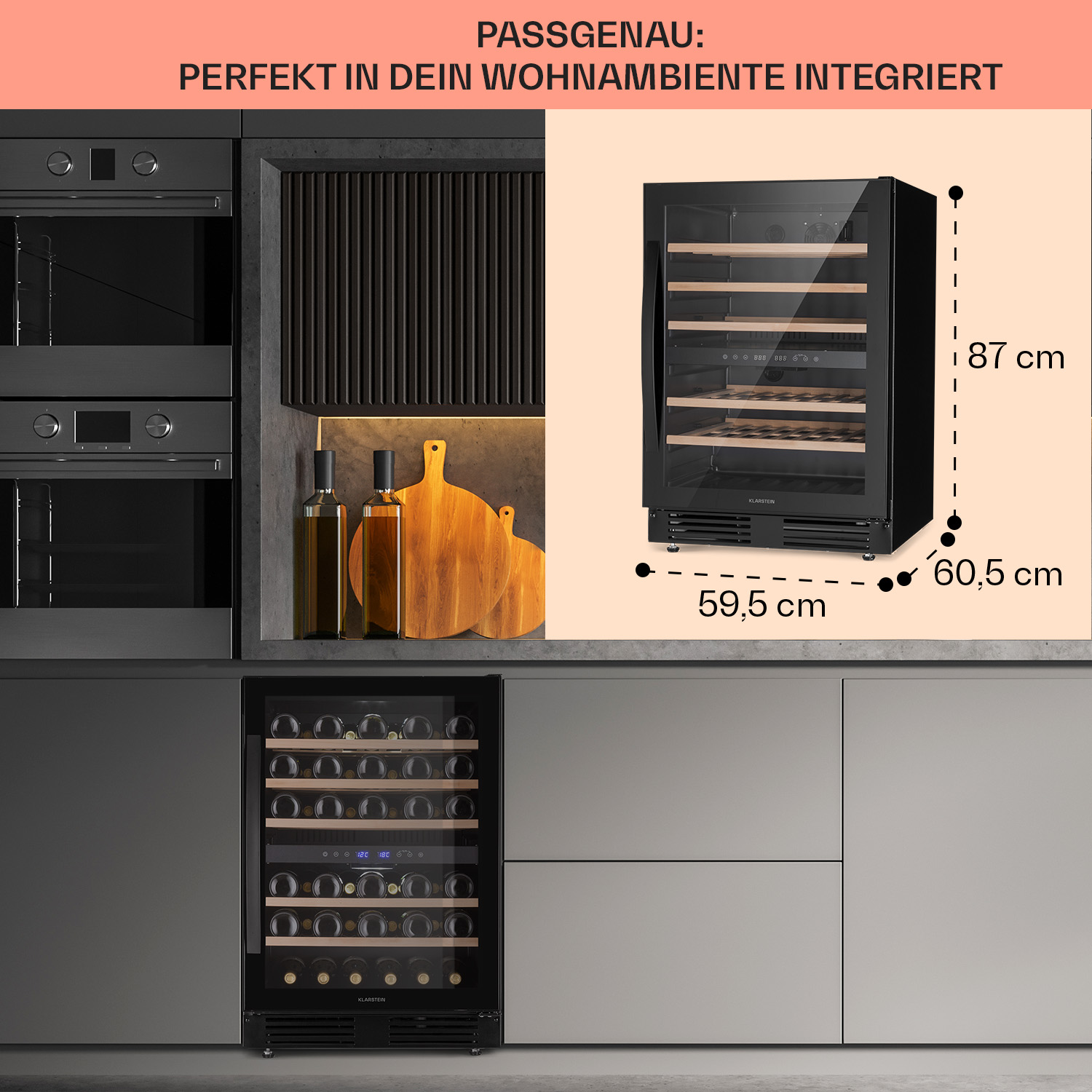 Cantinetta nera integrata in una cucina. Ha ripiani e una porta a vetro. Le dimensioni sono indicate.