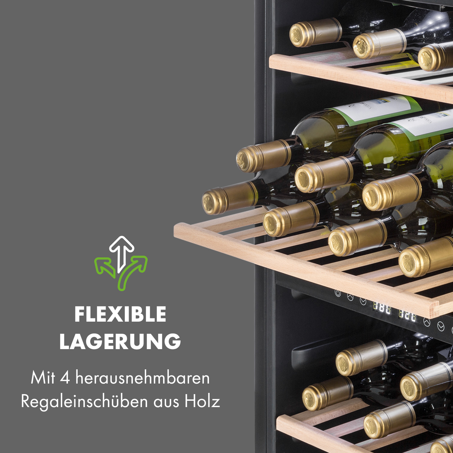 Weinflaschen in einem Weinkühler. Holzregale und ein schwarzer Innenraum.