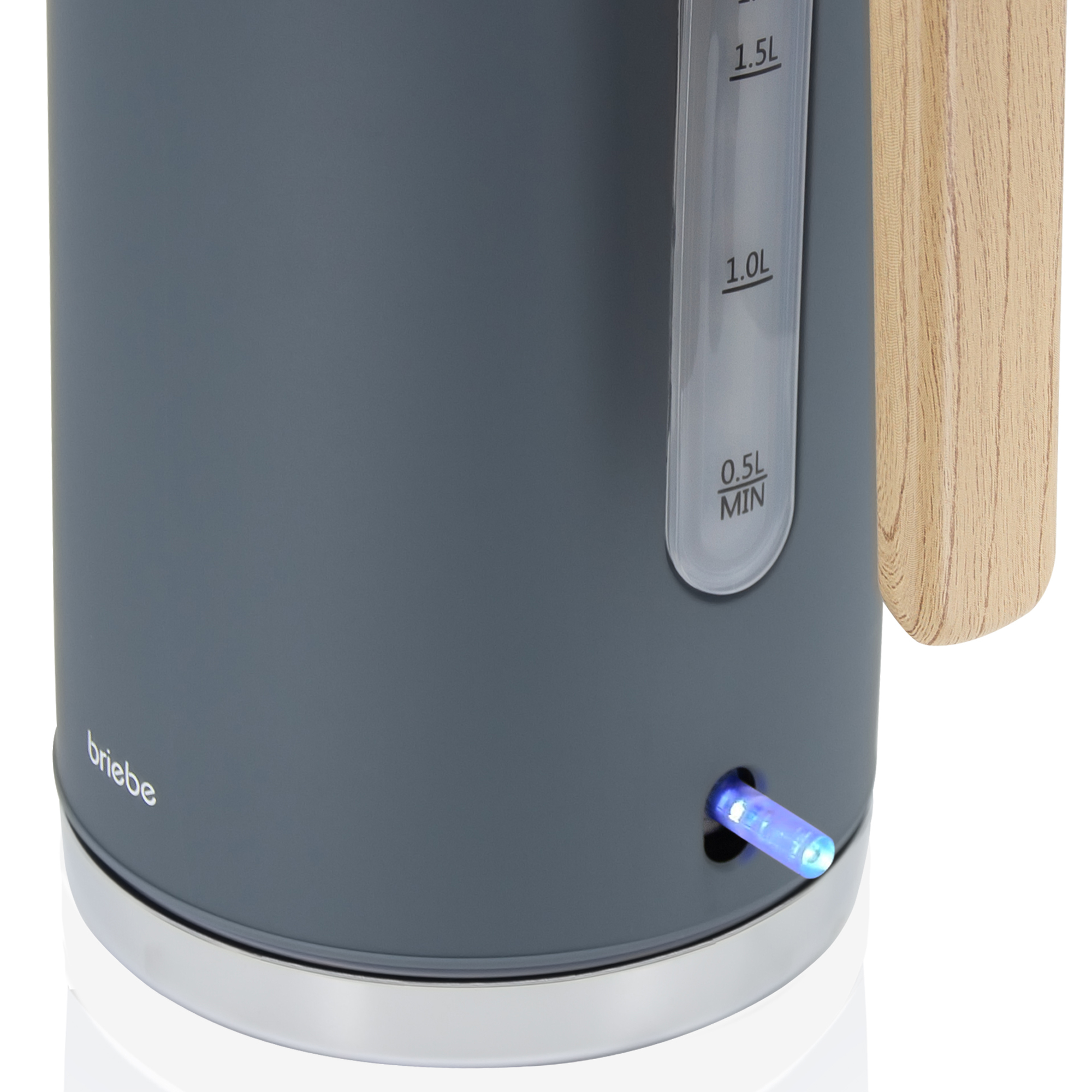 Una tetera eléctrica gris oscuro con asa de madera y luz azul brillante en la base.