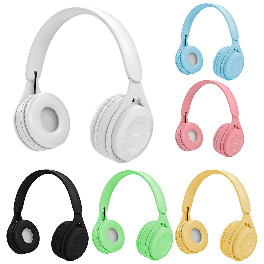 Kopfhörer in verschiedenen Farben: Weiß, Blau, Rosa, Schwarz, Grün und Gelb. Die Kopfhörer sind kabellos.