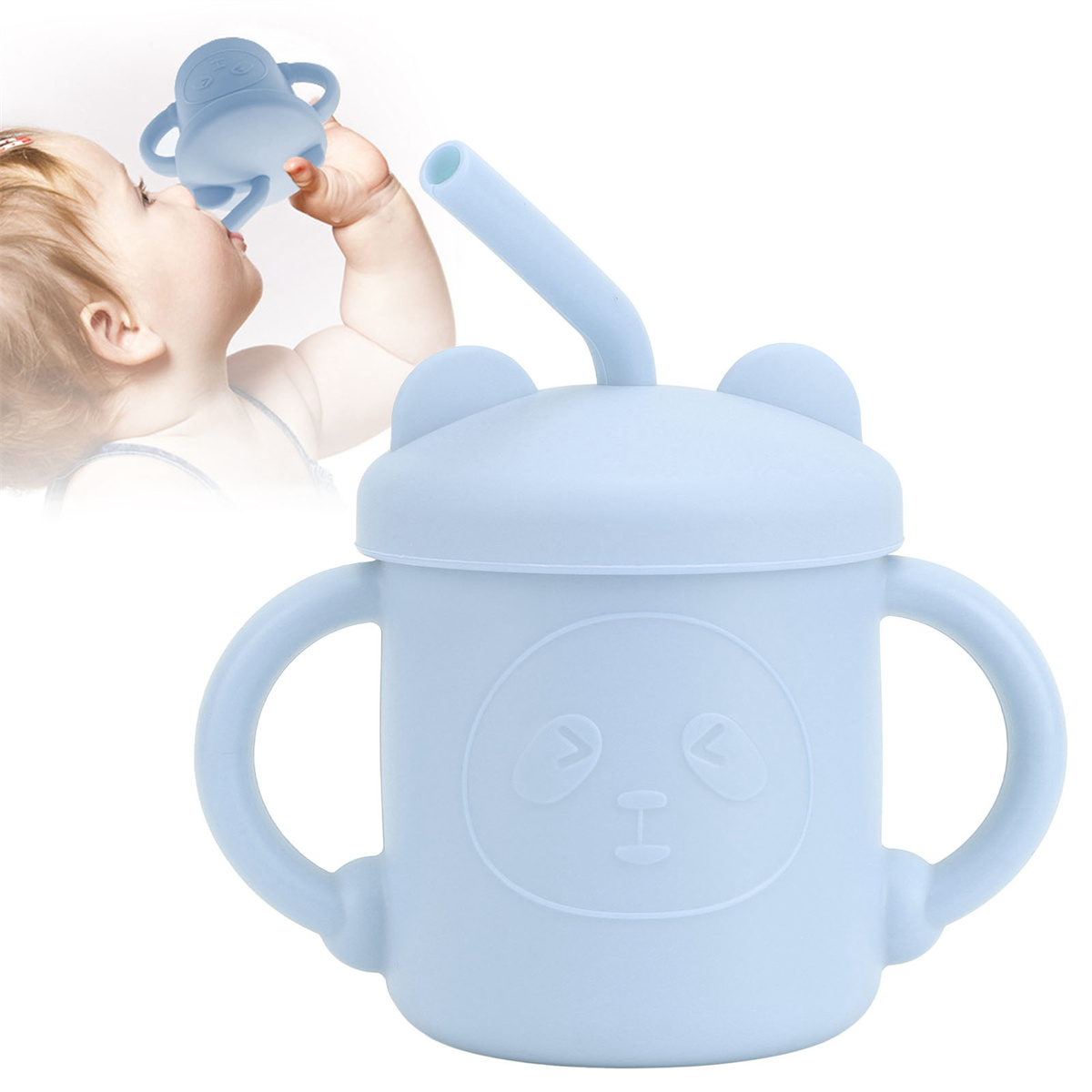 Blauer Trinkbecher mit zwei Griffen. Hat ein Panda-Design und einen Strohhalm.