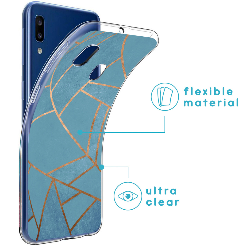 Eine transparente Handyhülle mit blauem und goldenem geometrischem Design. Sie ist als flexibel und ultra klar gekennzeichnet.