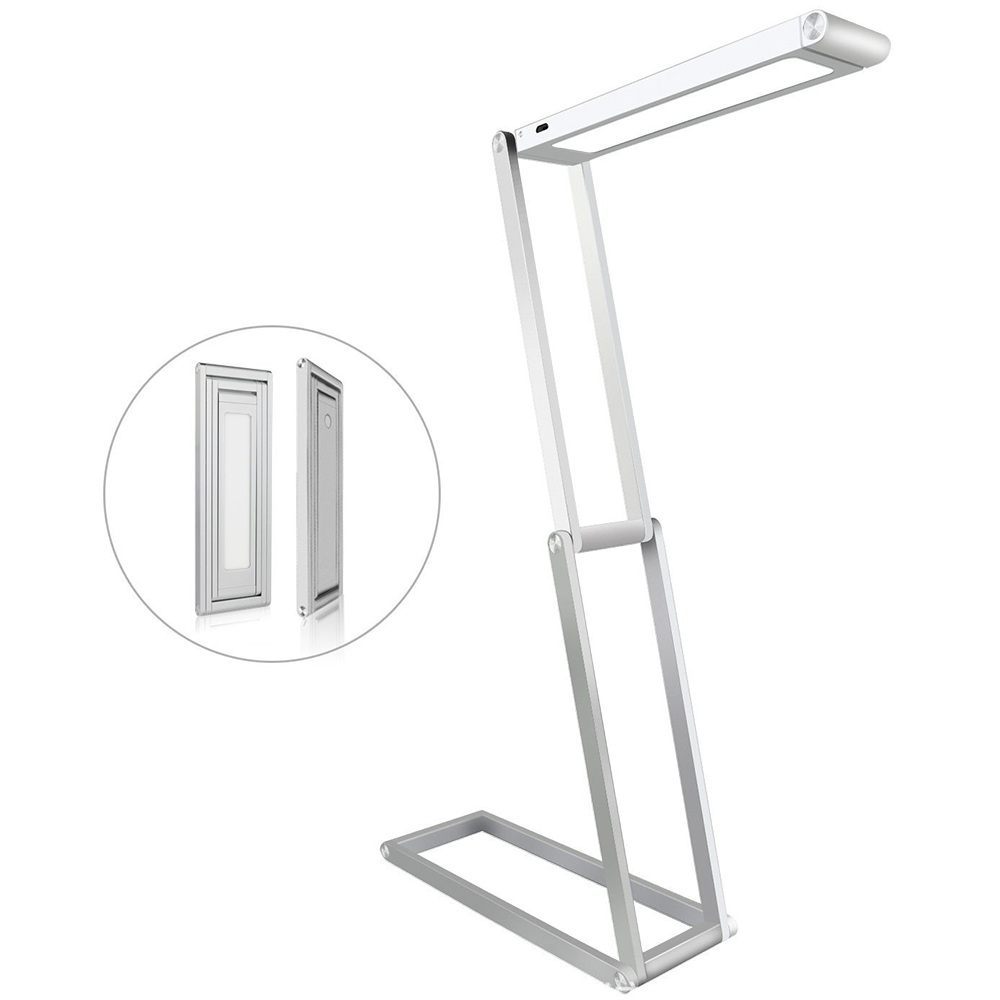 Eine silberne Schreibtischlampe auf weißem Hintergrund. Sie ist verstellbar und hat ein rechteckiges Licht.