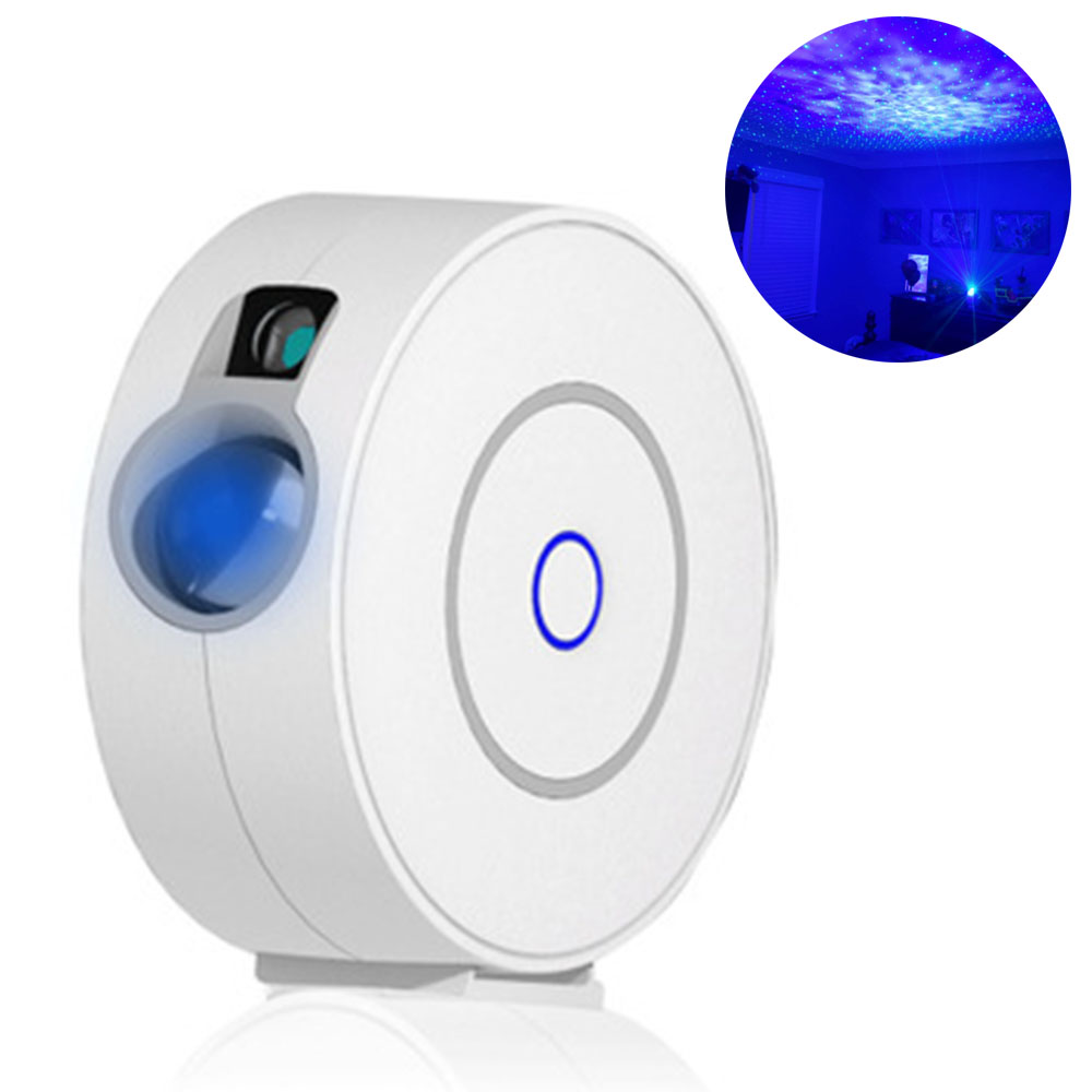 Ein weißer Sternprojektor mit einer blauen Lichtprojektion an der Decke.
