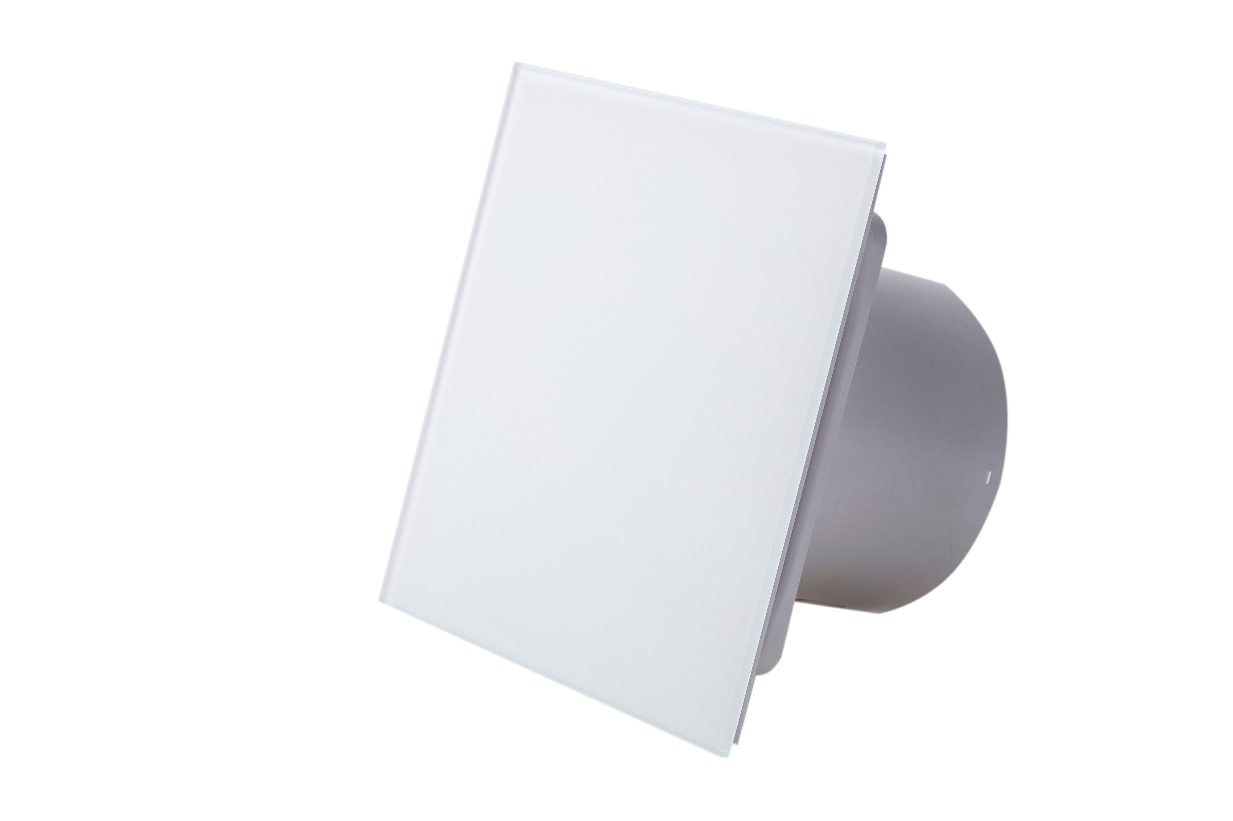 Weißer quadratischer Lüfter. Er ist auf weißem Hintergrund abgewinkelt. Der Lüfter hat ein quadratisches Glas.