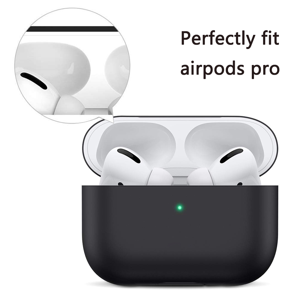 Schwarzes AirPods Pro-Etui, mit den AirPods darin, mit weißem Hintergrund und Zoom auf der Oberseite.