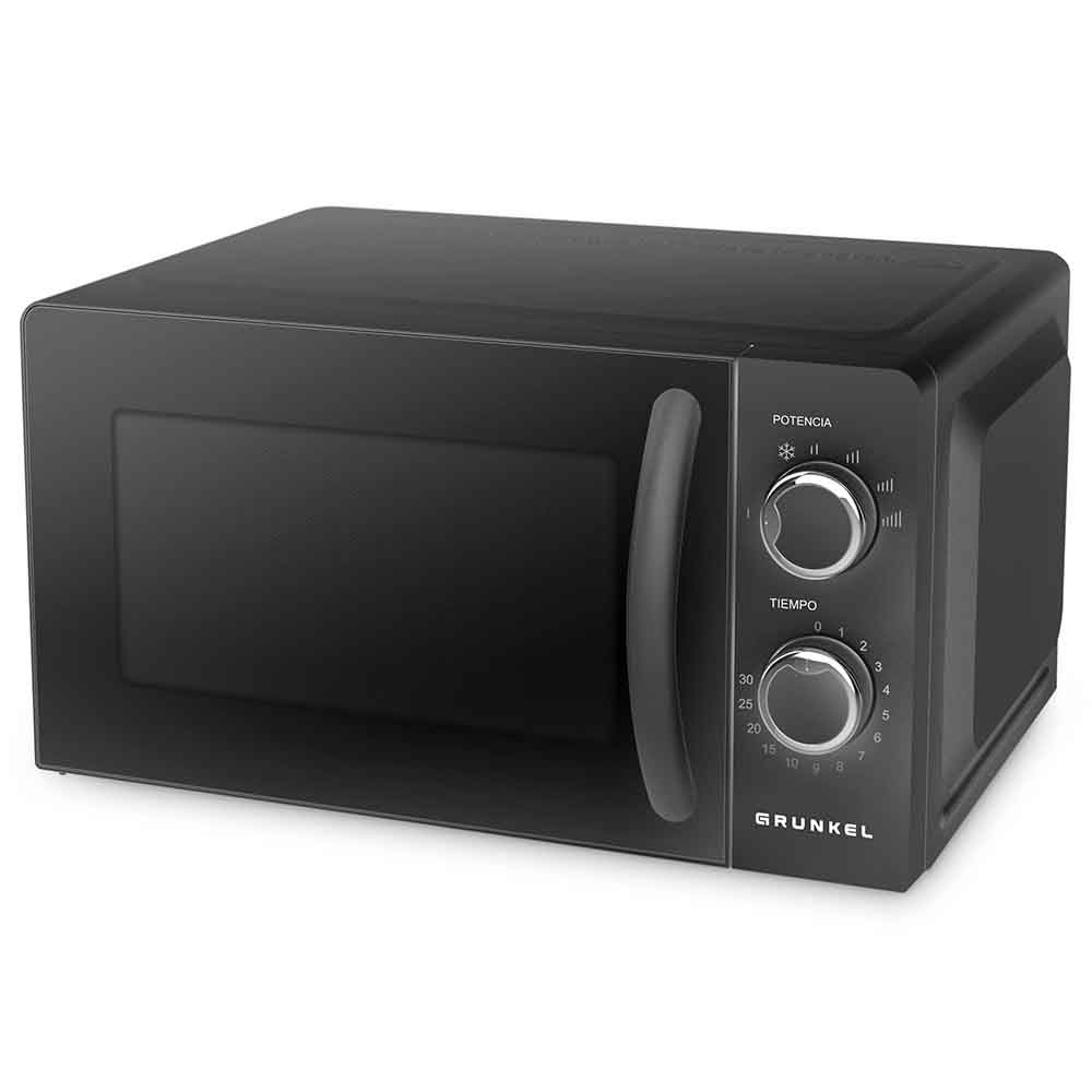 Microondas negro con un dial, un panel de control y un asa. Tiene un exterior negro y está sobre un fondo blanco.