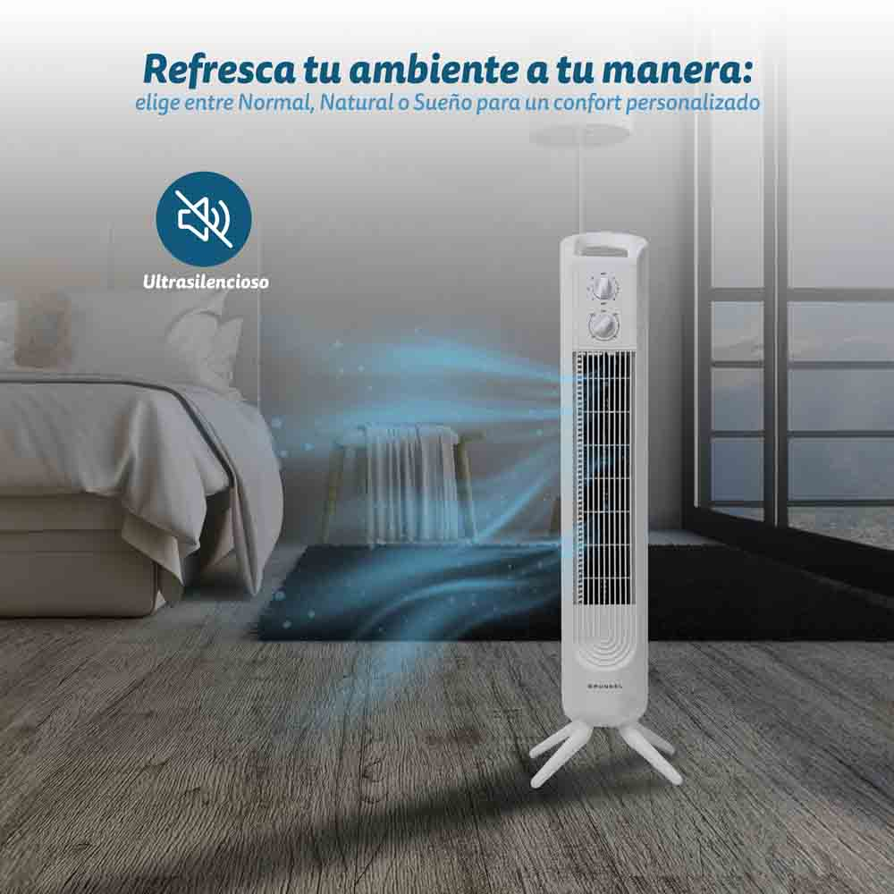 Ventilador alto y blanco de diseño moderno, en un salón con suelo de madera.