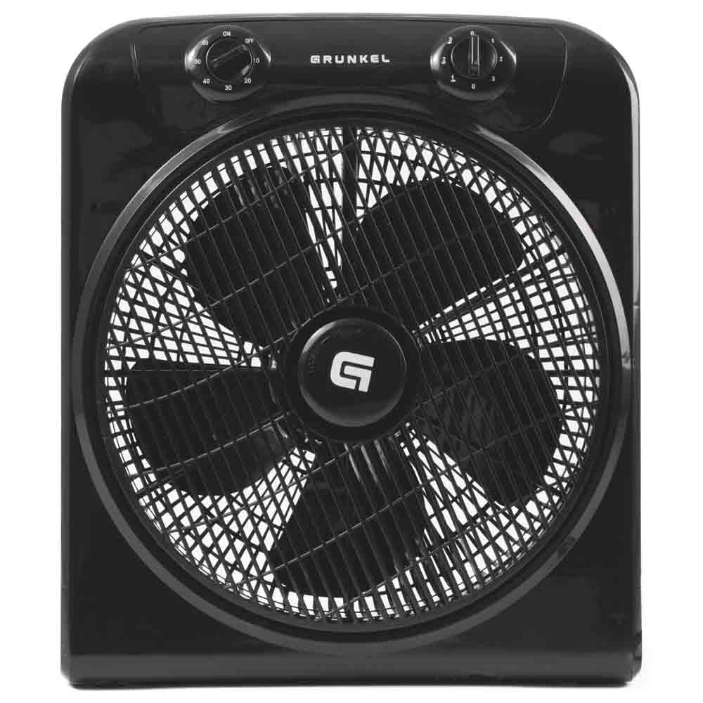 Un ventilador cuadrado negro con rejilla protectora.