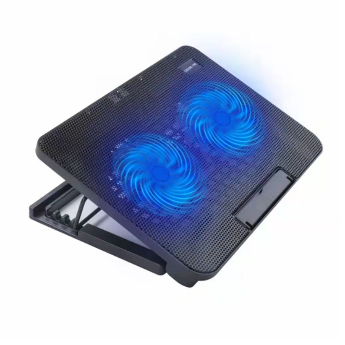 Ein schwarzes Kühlpad mit blauen Lüftern, das vor weißem Hintergrund nach oben geneigt ist.