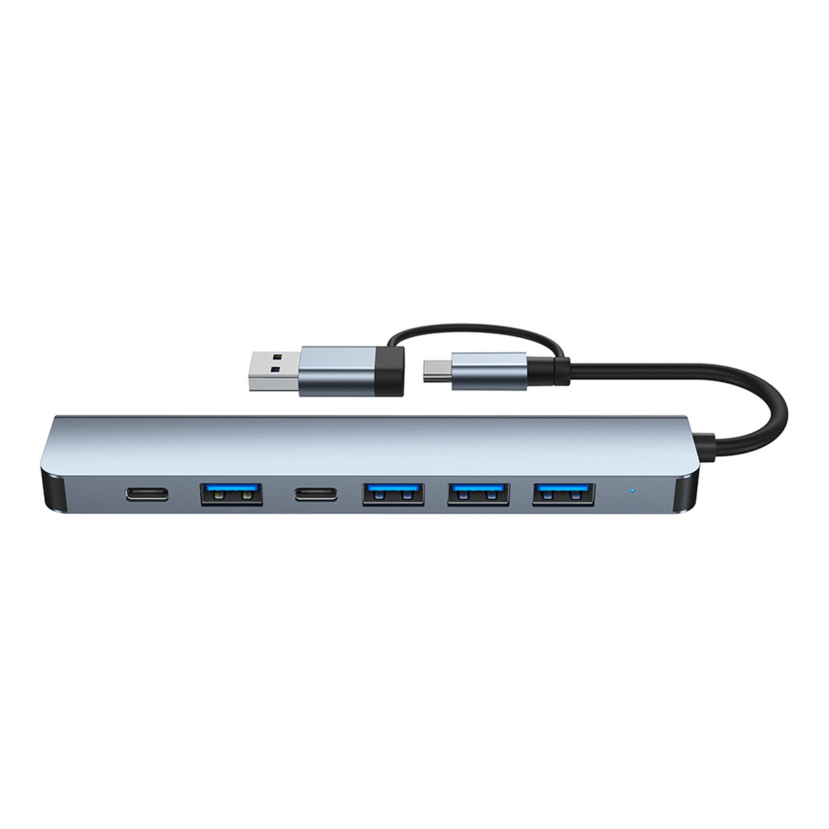 Ein silberner USB-Hub mit mehreren Anschlüssen und zwei Anschlusskabeln. USB-A- und USB-C-Anschlüsse.